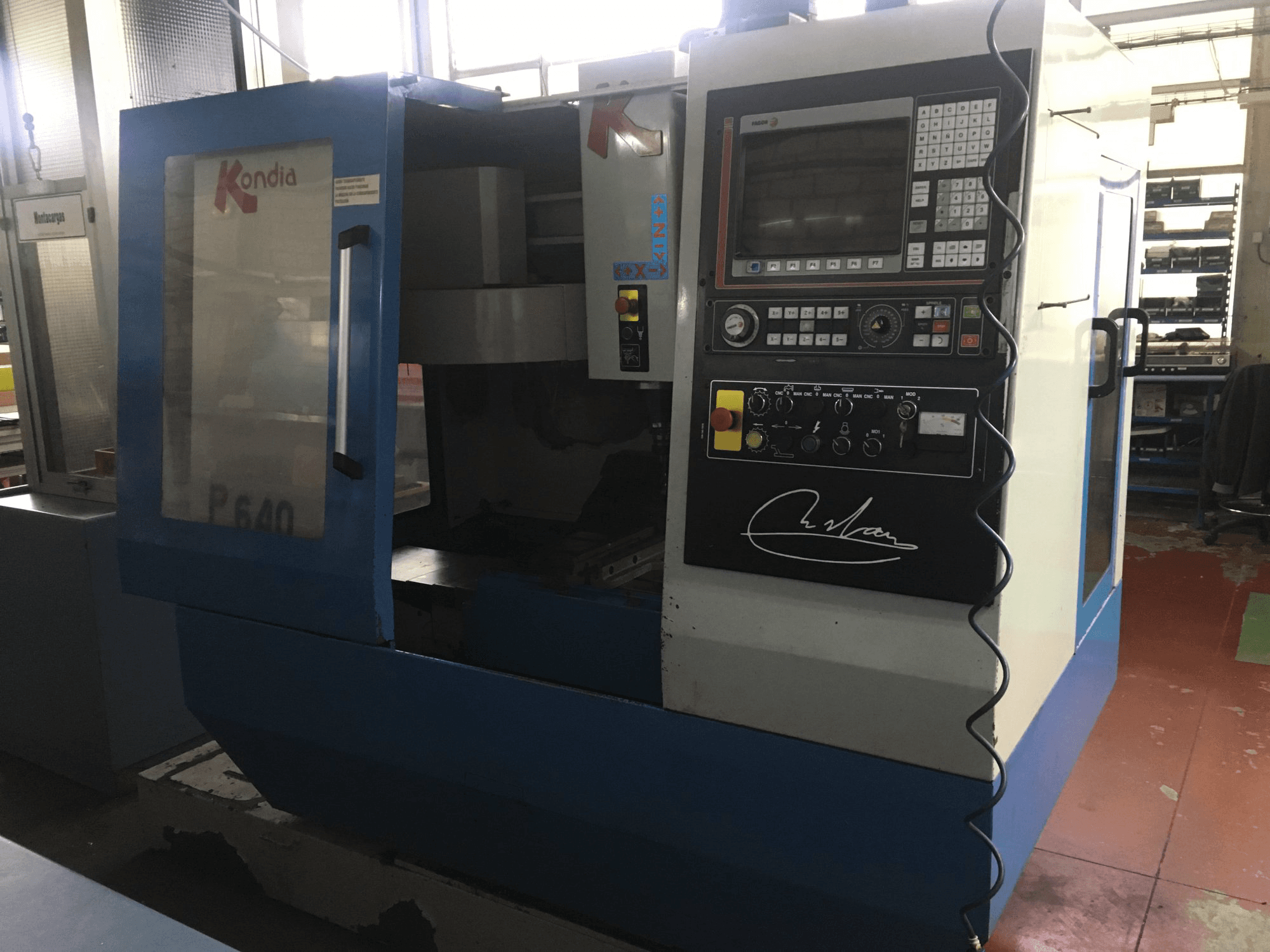 Frontansicht der KONDIA B-640 Maschine