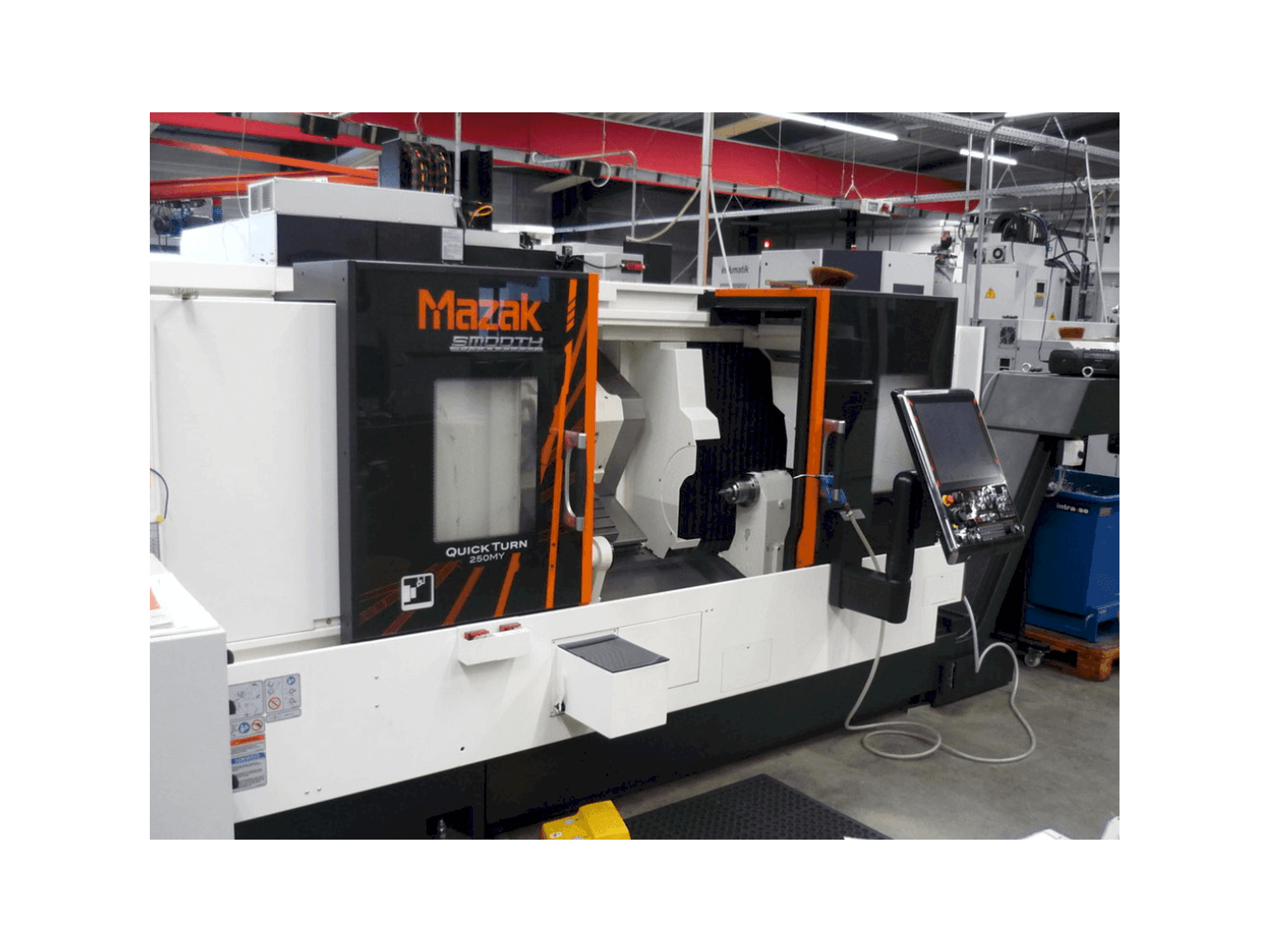 Frontansicht der Mazak Quick Turn 250MY Maschine