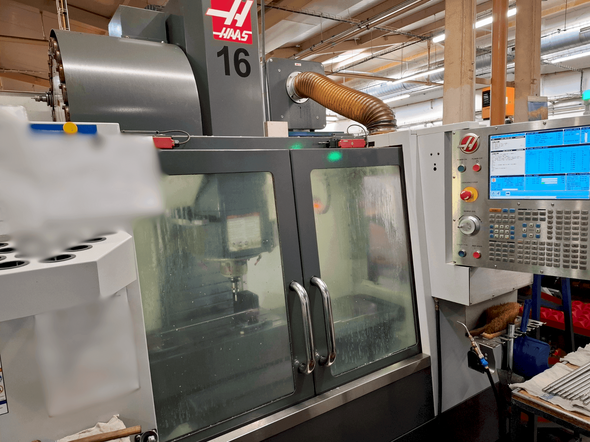 Frontansicht der HAAS VF-2SS Maschine