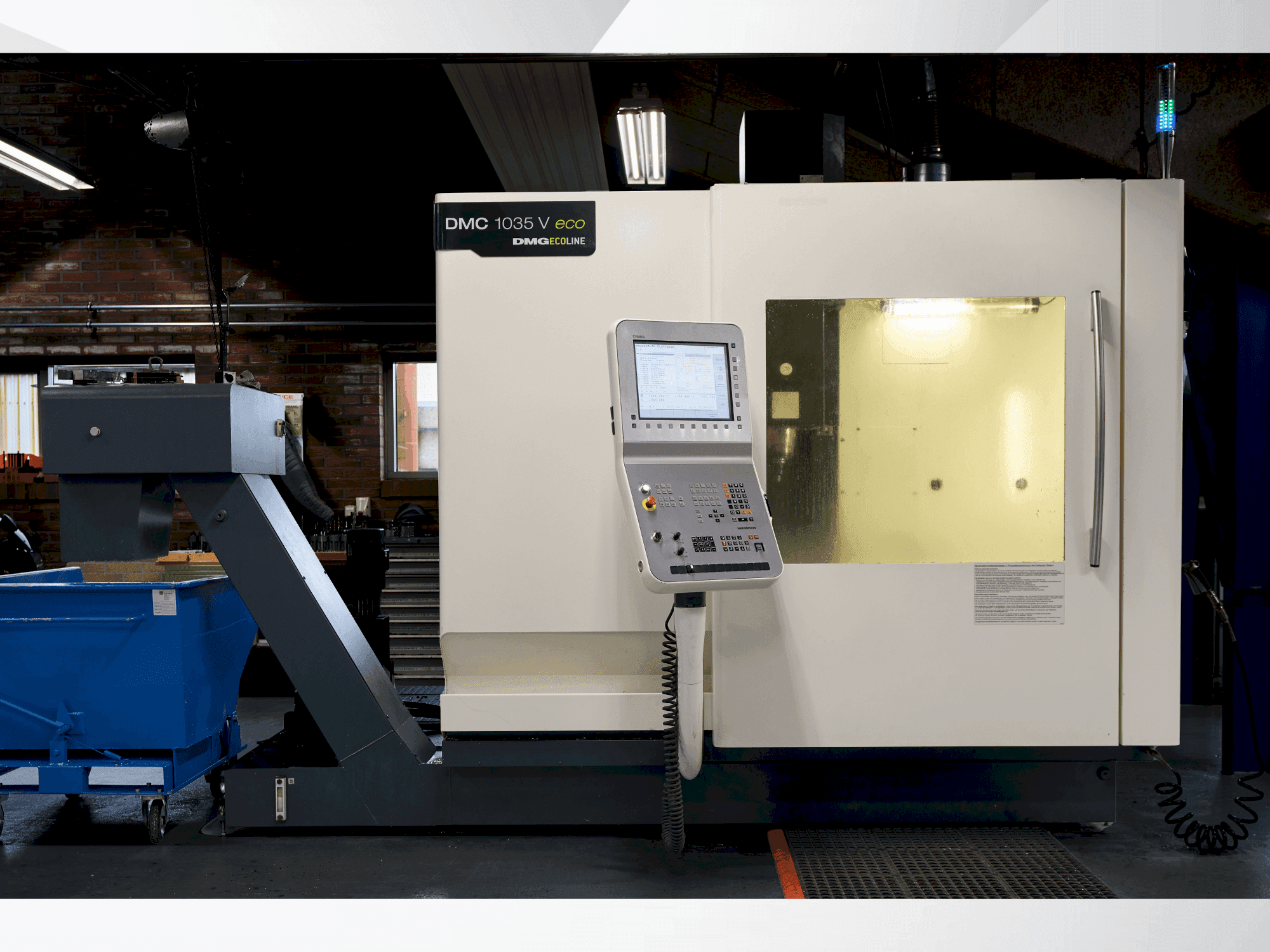Frontansicht der DMG MORI DMC 1035V Maschine