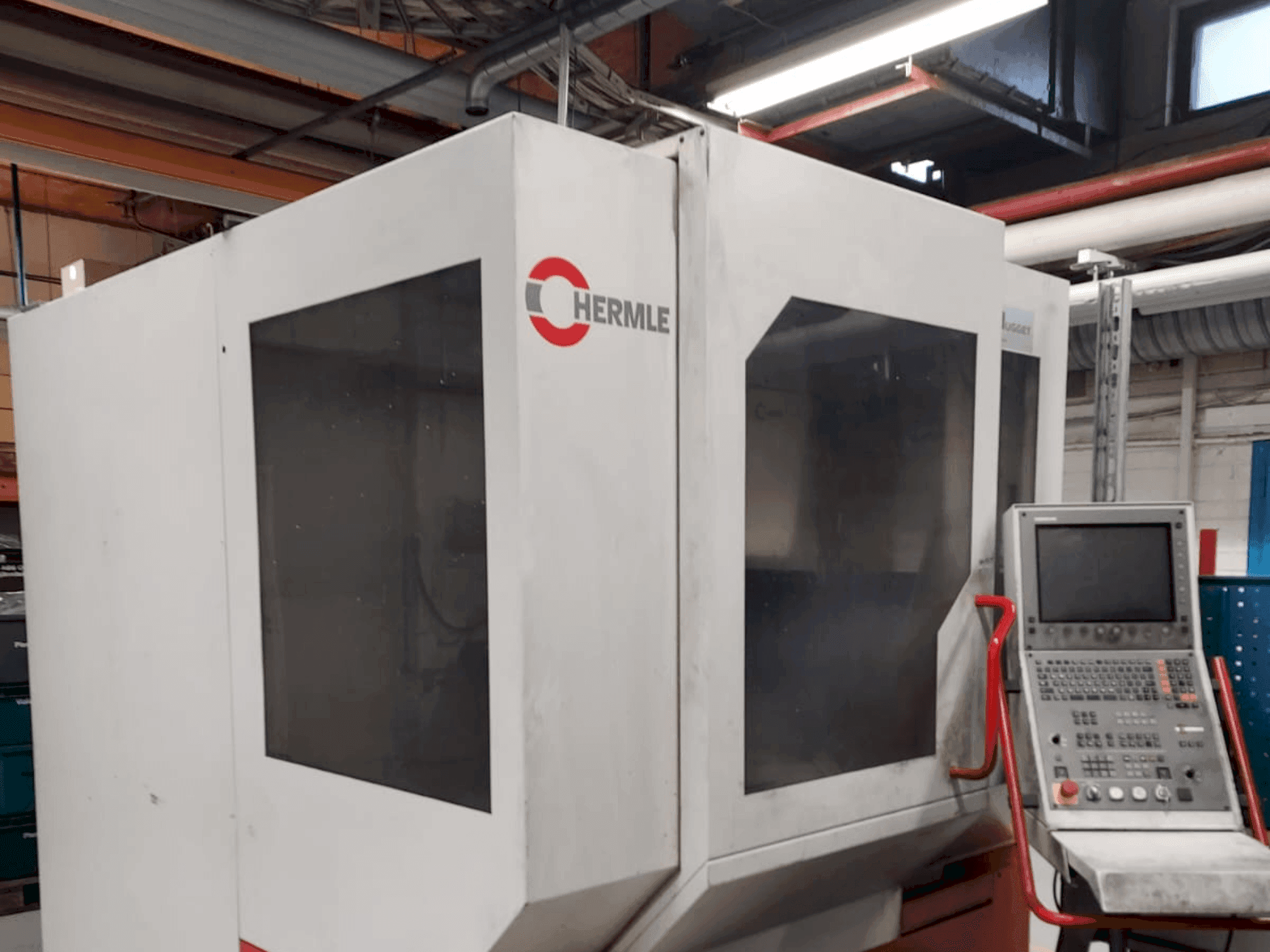 Frontansicht der HERMLE U 740 Maschine