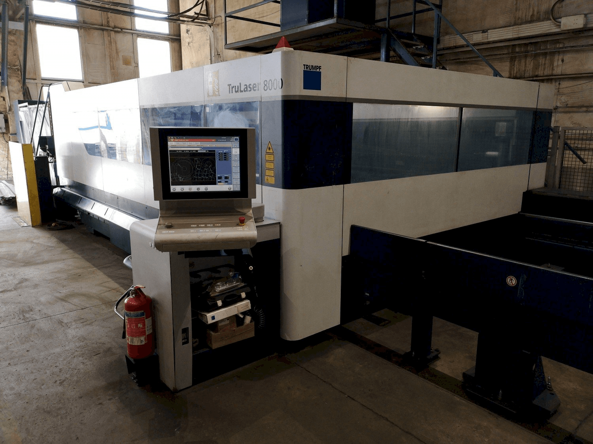Frontansicht der Trumpf TruLaser 8000 Maschine