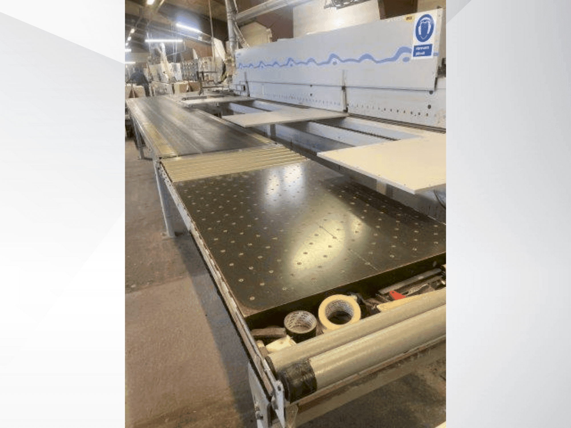 Frontansicht der BRANDT Ambition 1660 FGC Maschine