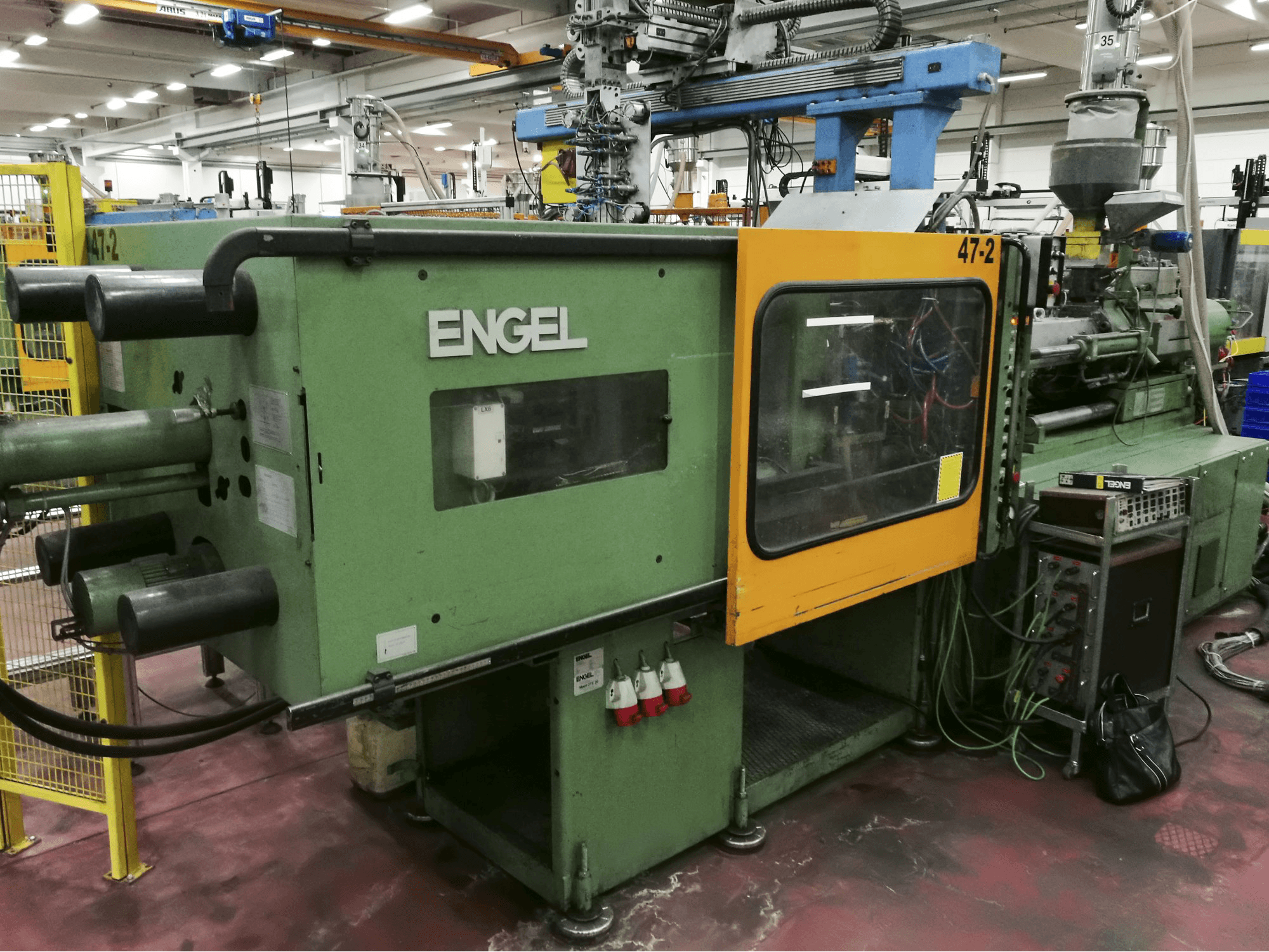 Linke Ansicht der ENGEL ES 1300/200 Maschine