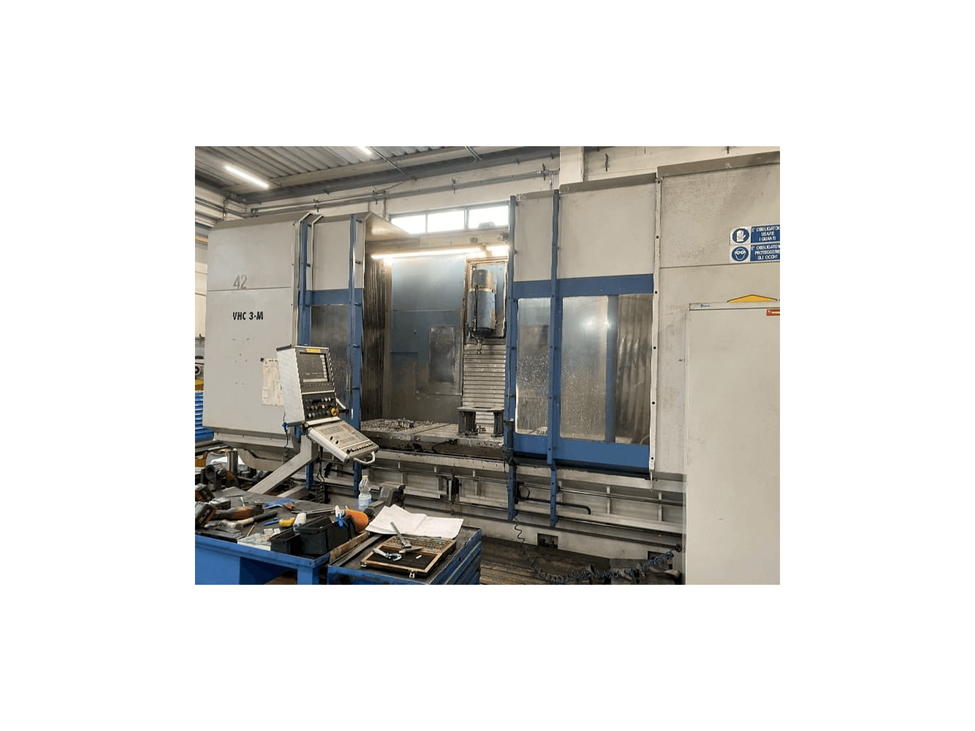 Frontansicht der AXA VHC 3M/2E Maschine