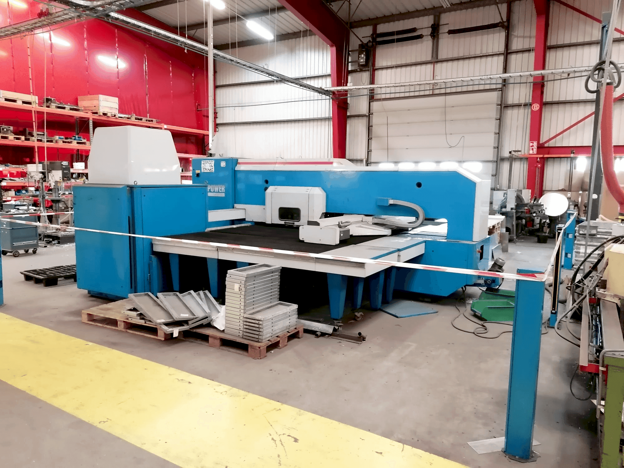 Frontansicht der Finn-Power F5-20 SB/AM Maschine