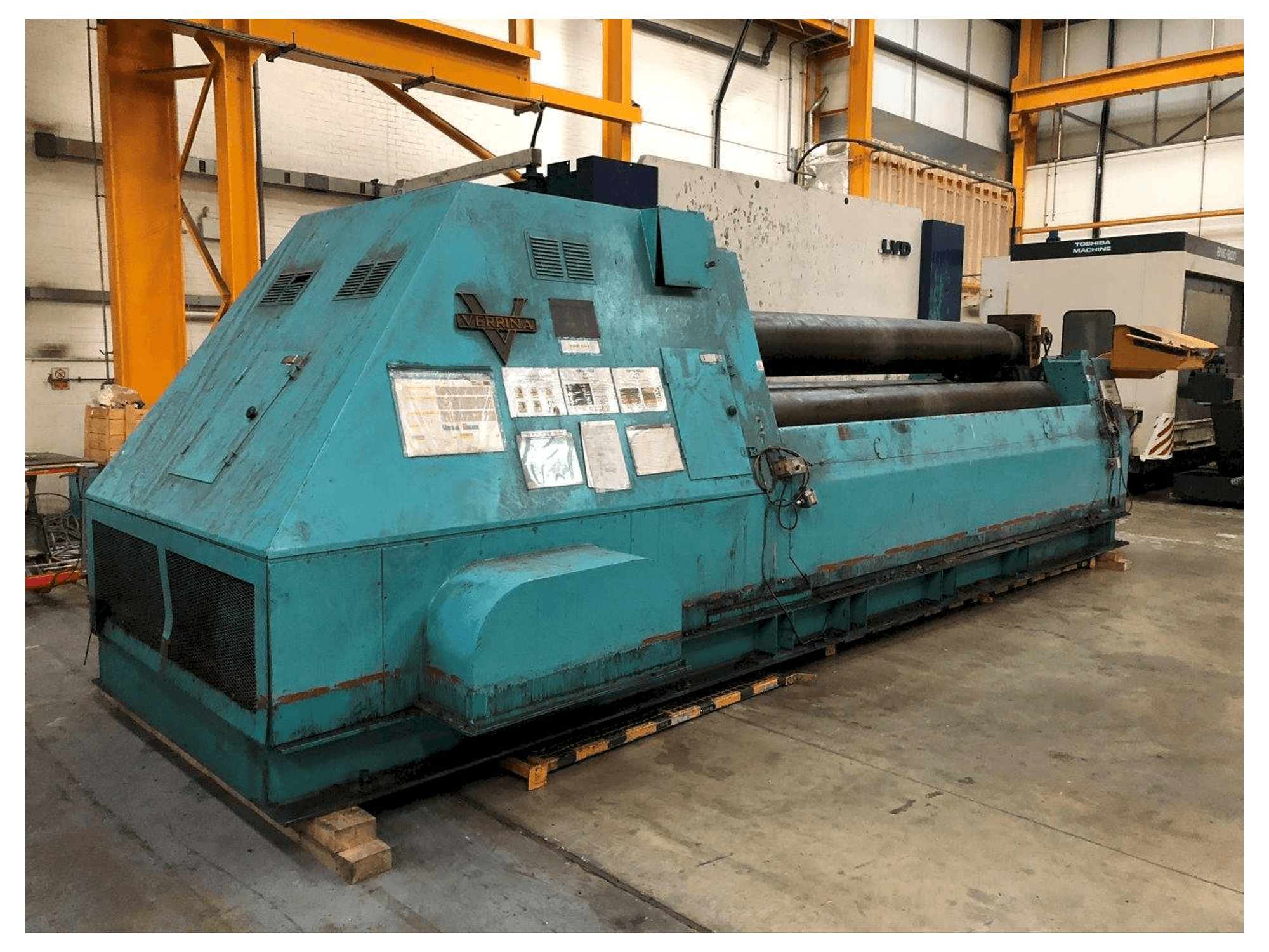 Frontansicht der VERRINA CLR 216 X 4050 Maschine