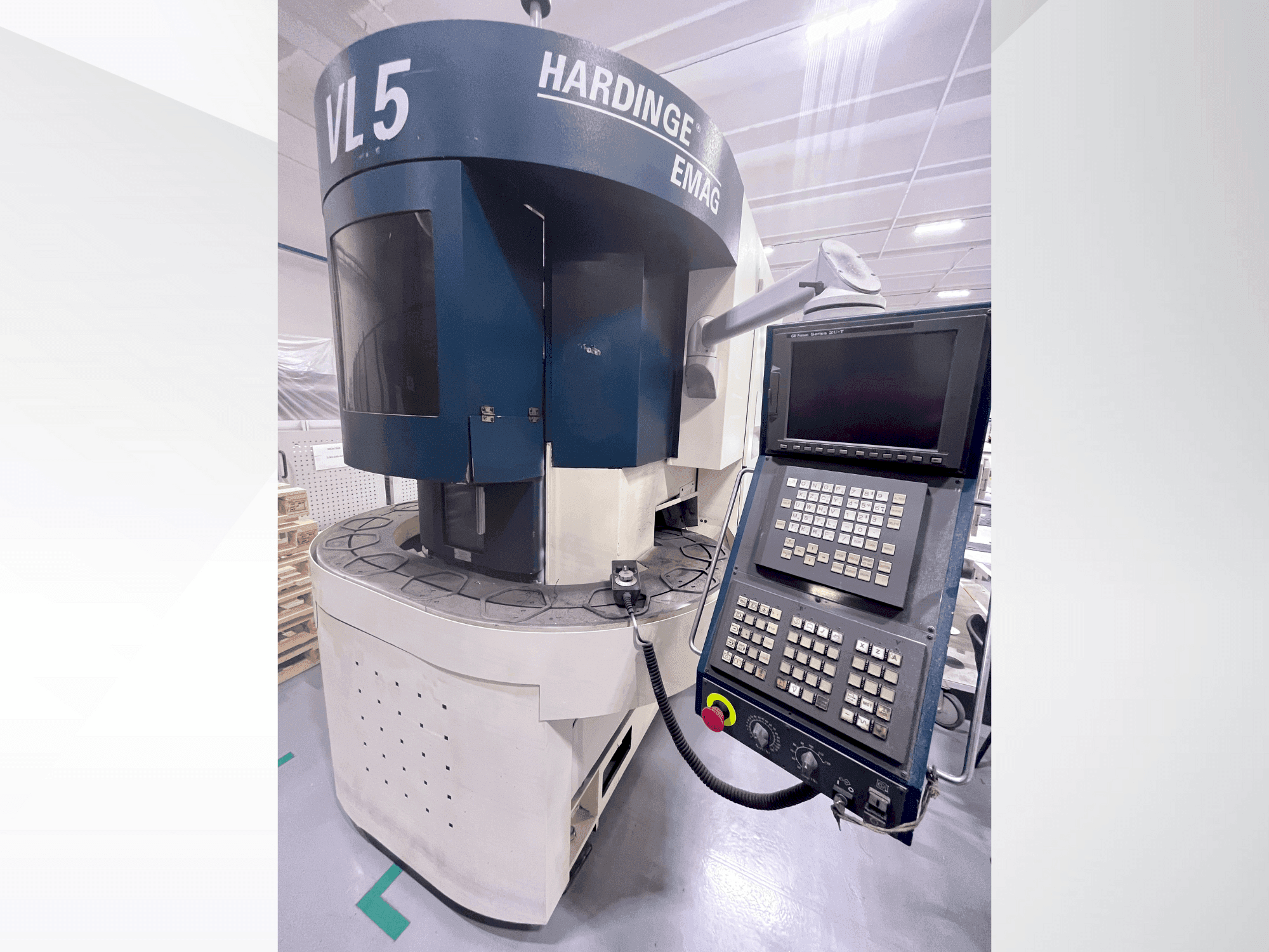 Frontansicht der HARDINGE VL-5 Maschine