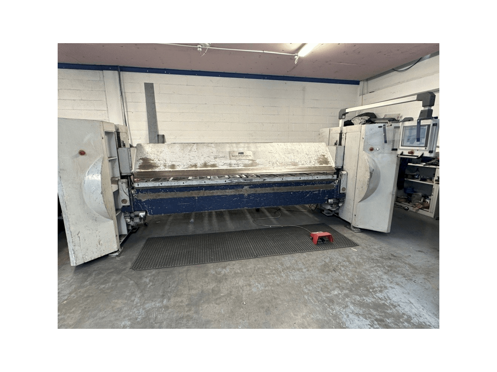 Frontansicht der SCHRODER SPB 3200/3.0 Maschine