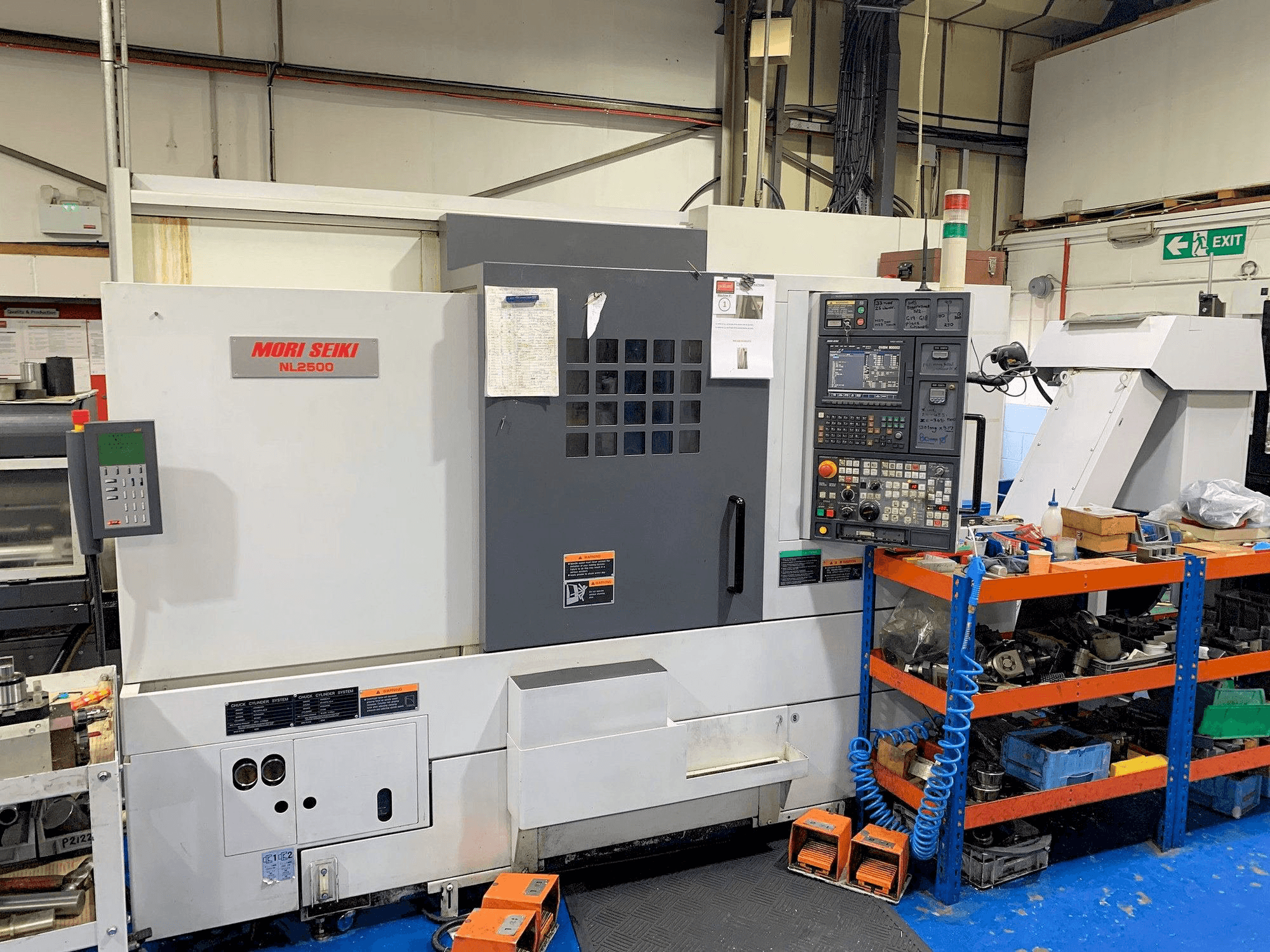 Frontansicht der MORI SEIKI NL2500SY / 700 Maschine