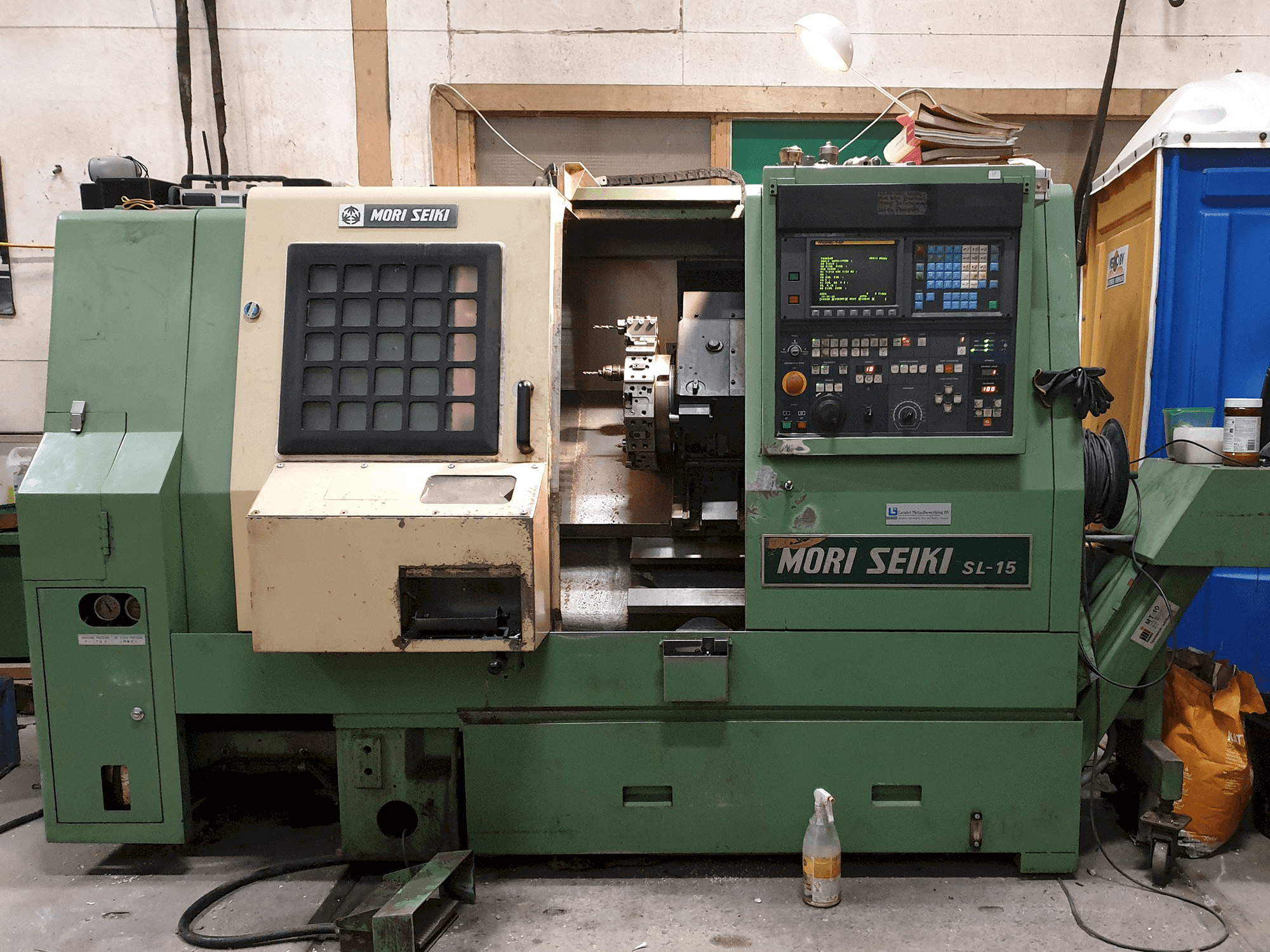 Frontansicht der MORI SEIKI SL-15 Maschine