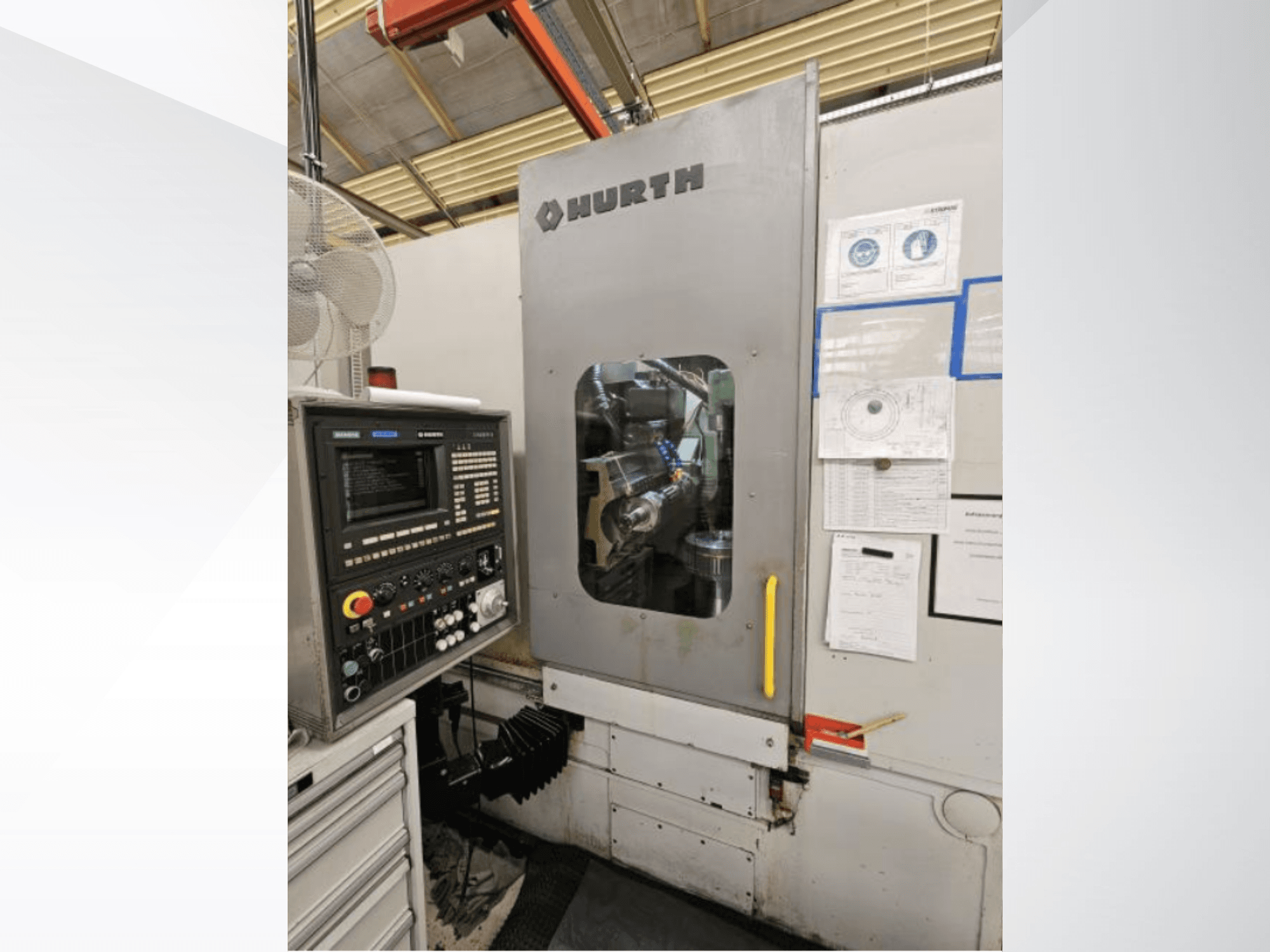 Horizontaldrehmaschine HURTH WF 300, Vorderansicht mit Bedienfeld und technischen Details der Maschine.