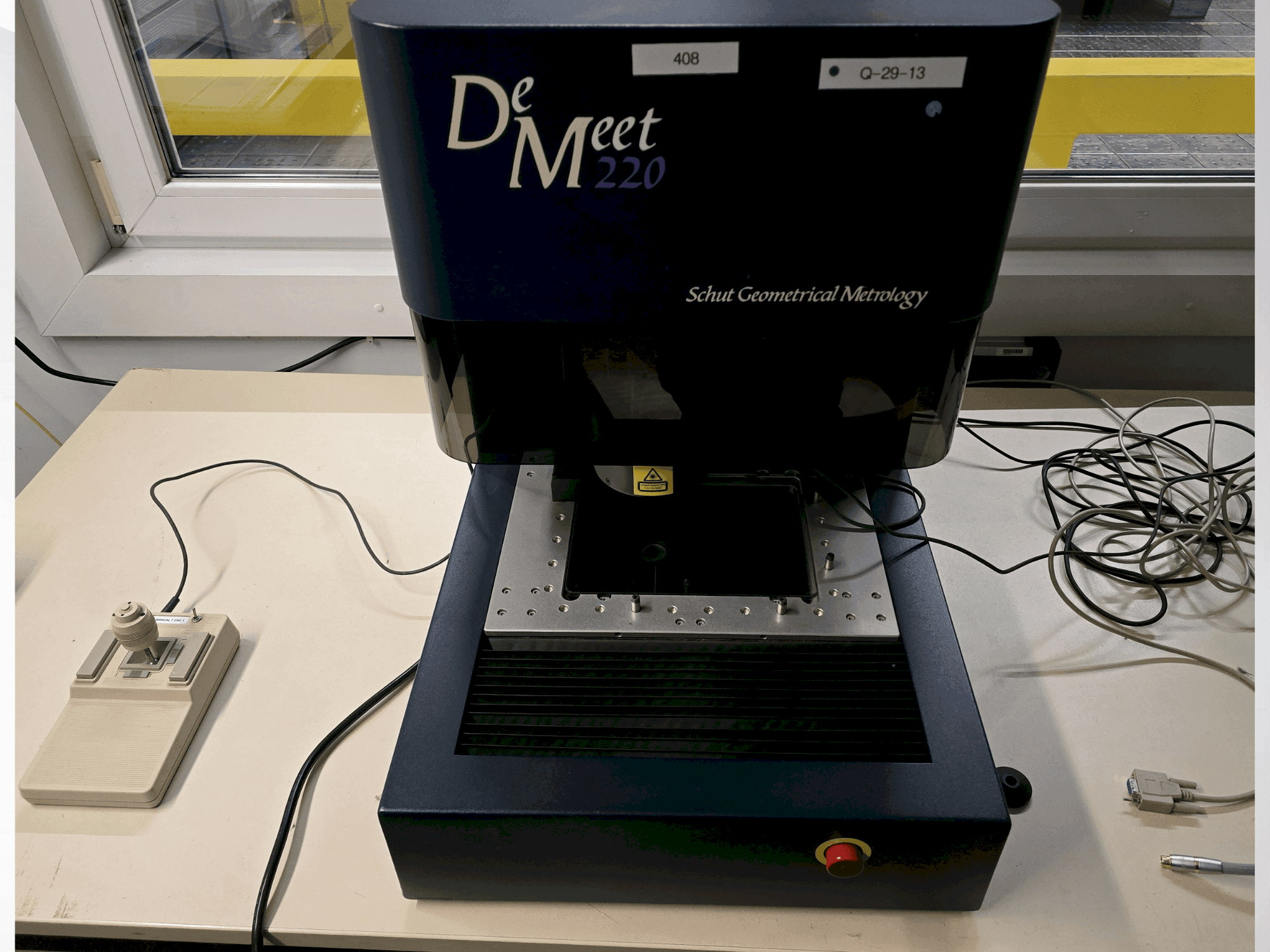 Frontansicht der SCHUT DeMeet-200 Maschine