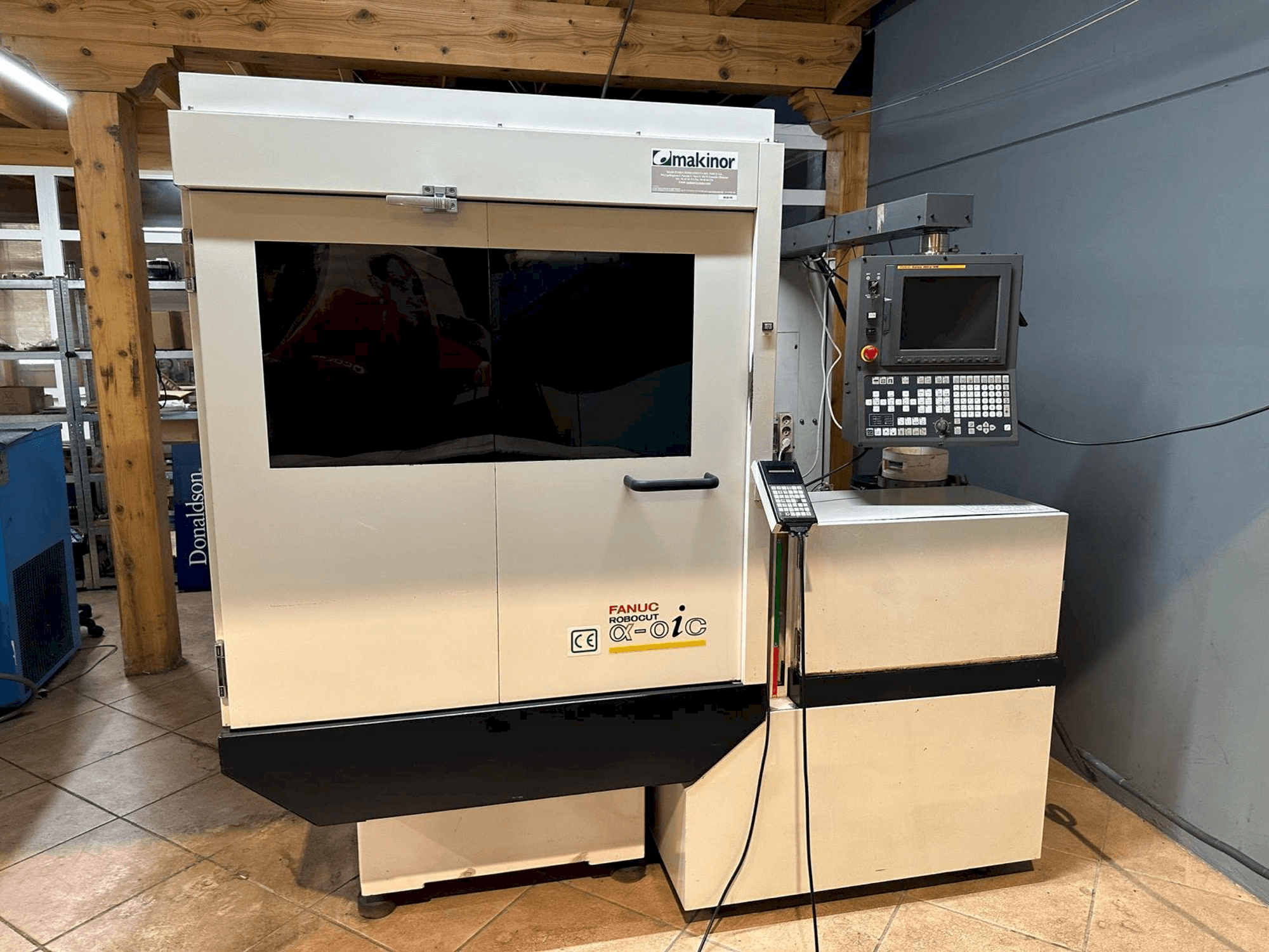Frontansicht der FANUC Robocut Alpha-0iC Maschine