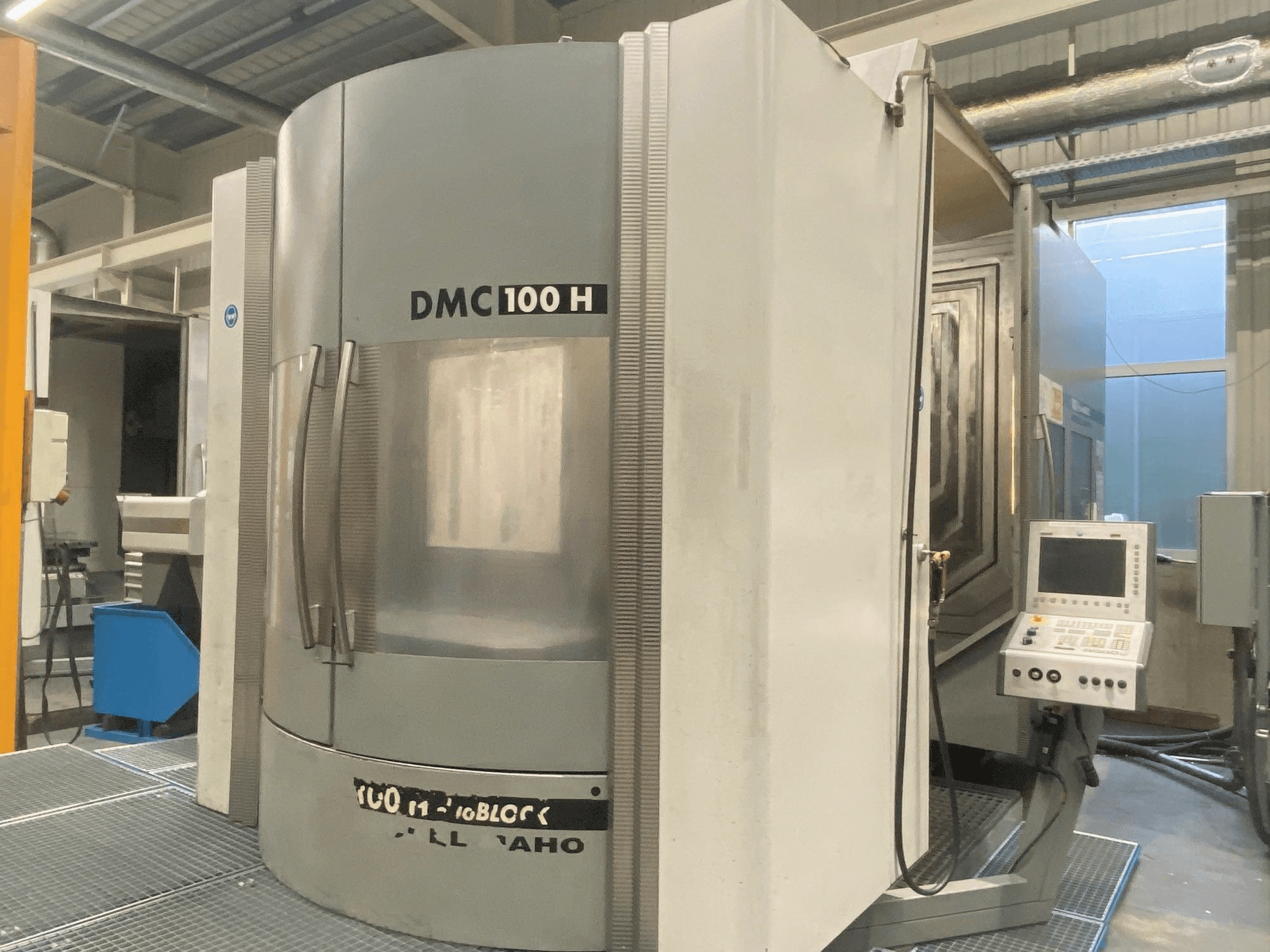 Frontansicht der DECKEL MAHO DMC 100H duoBLOCK Maschine