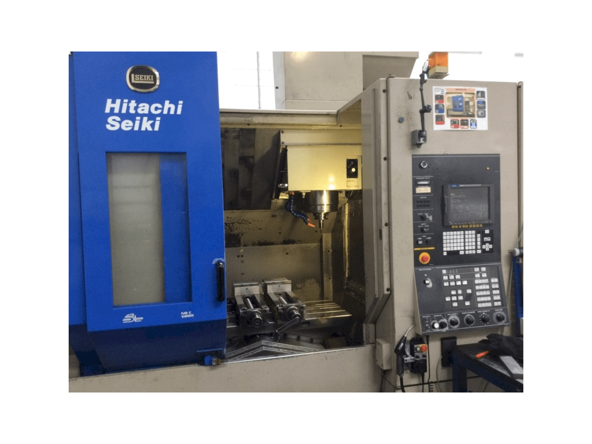 Frontansicht der HITACHI SEIKI VS50 Maschine