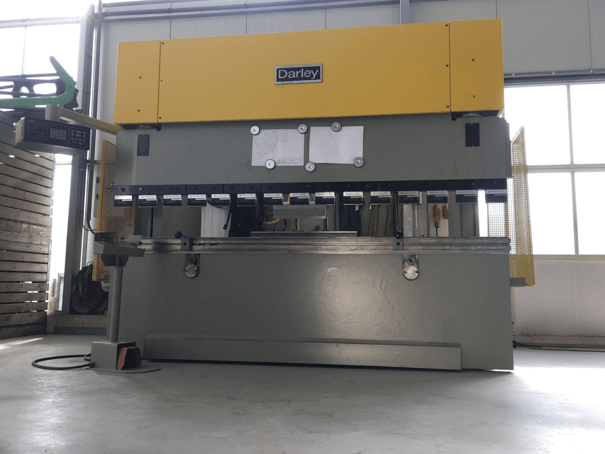 Frontansicht der Darley EHP 150 31/25 Maschine