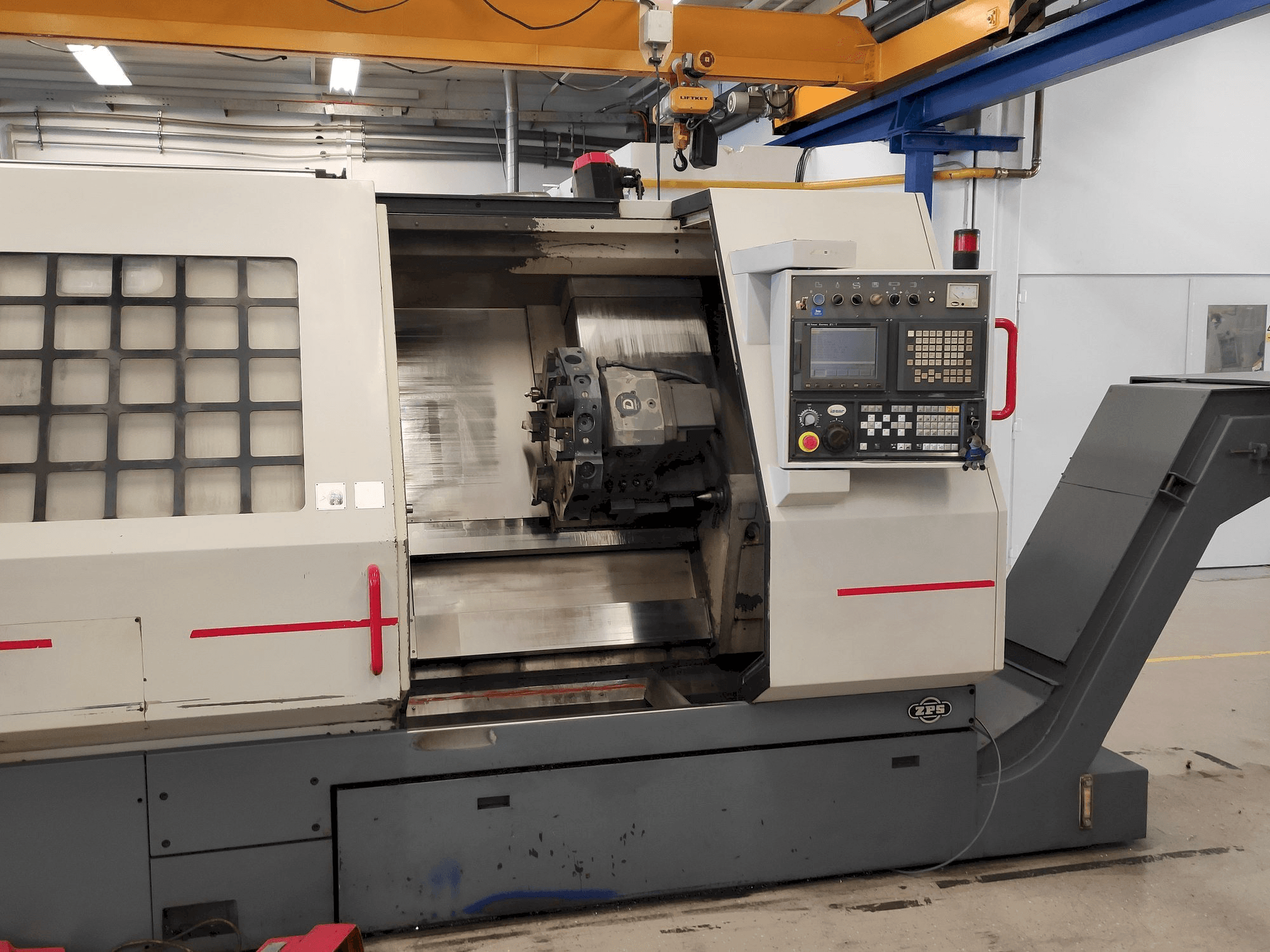 Frontansicht der ZPS S-80/750 CNC Maschine