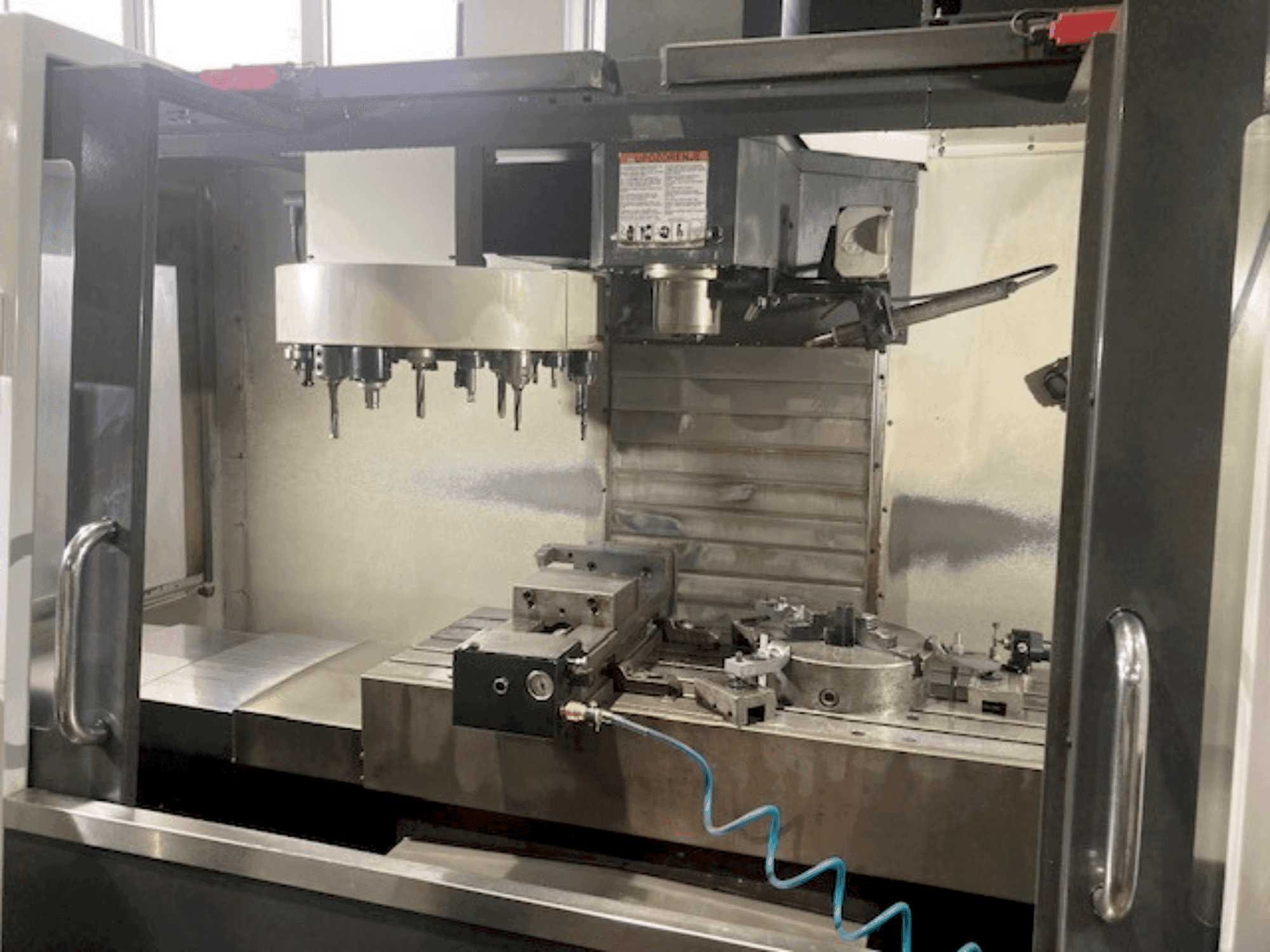Frontansicht der HAAS VF 3 Maschine