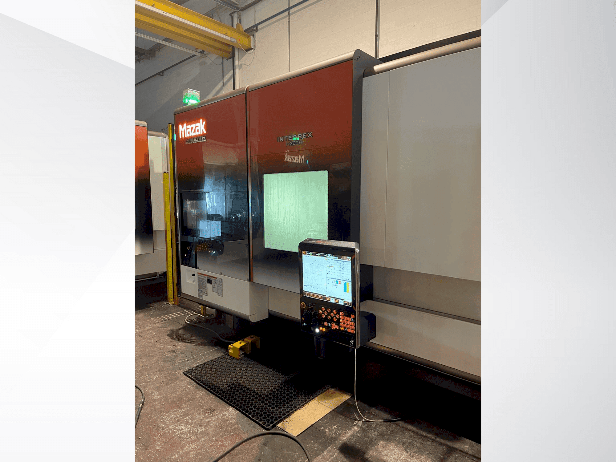 Frontansicht der Mazak Integrex i-250H Maschine