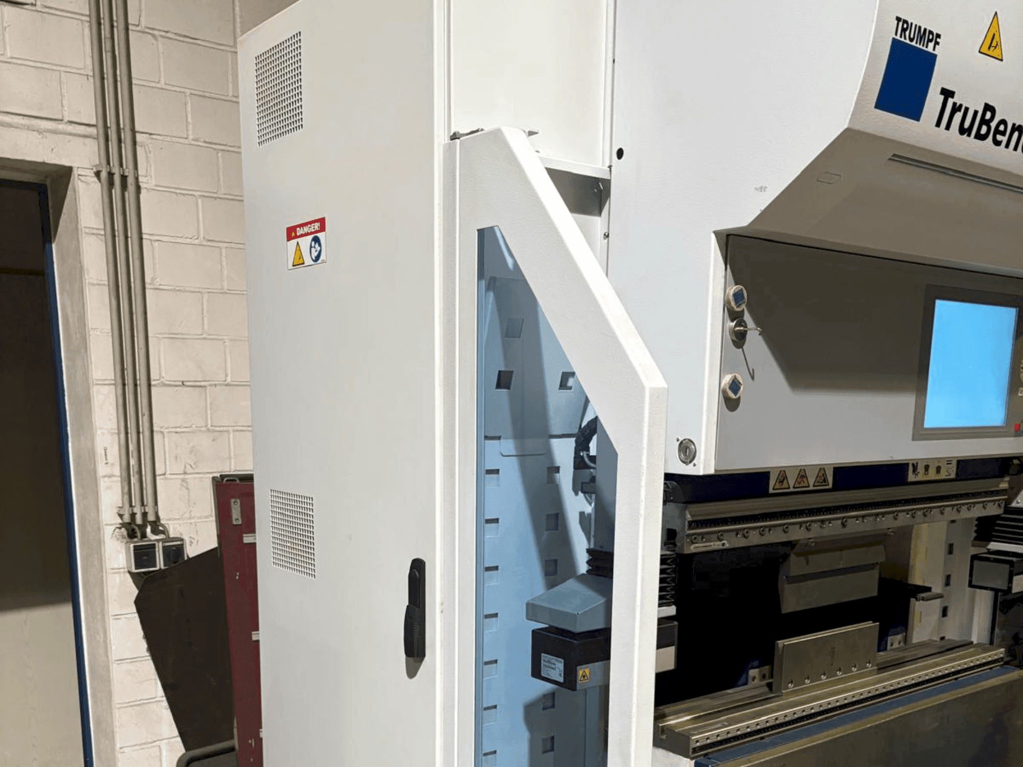 Frontansicht der TRUMPF TruBend 7036 Maschine