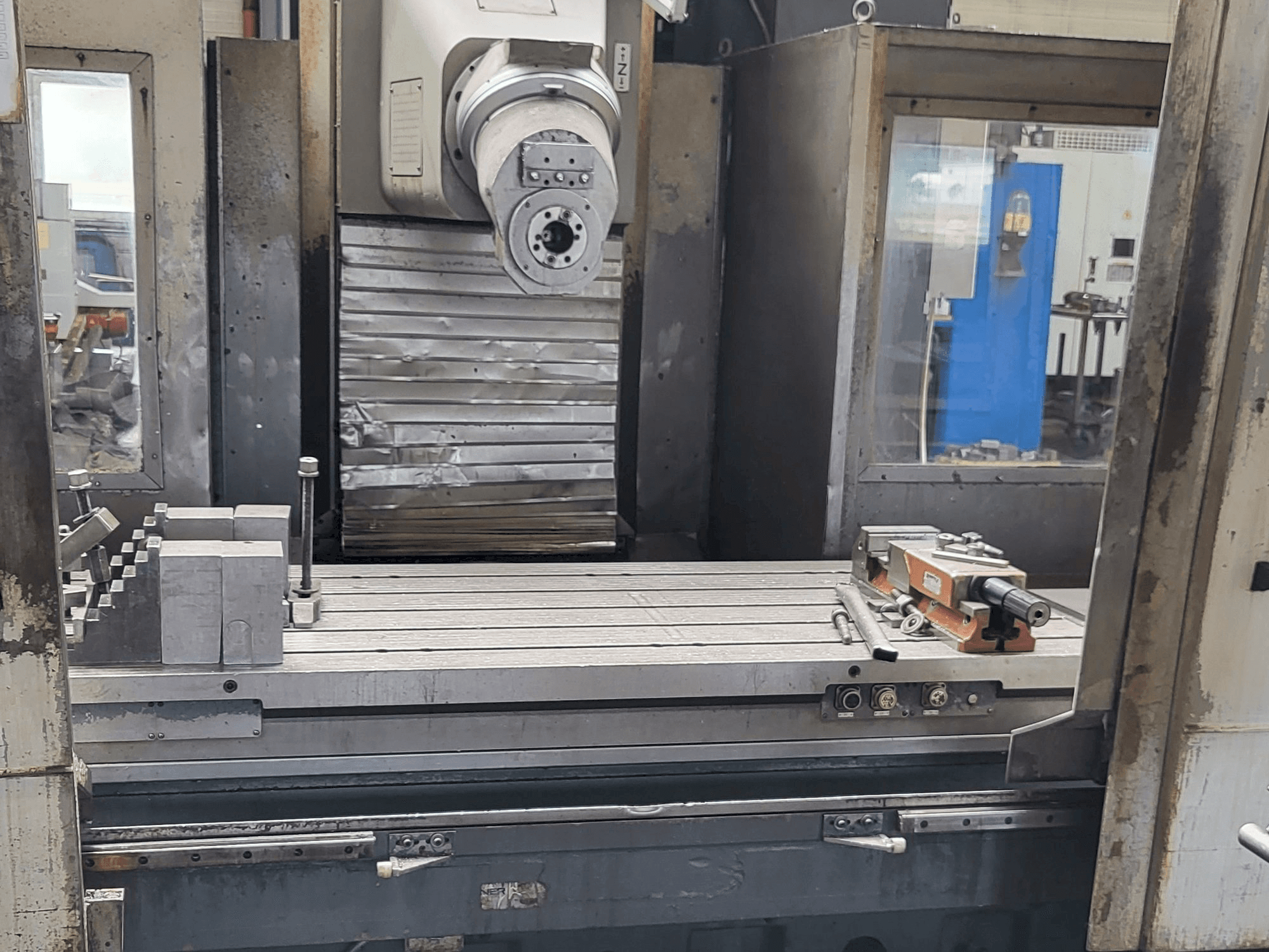 Frontansicht der ANAYAK PERFORMER 2000 Maschine