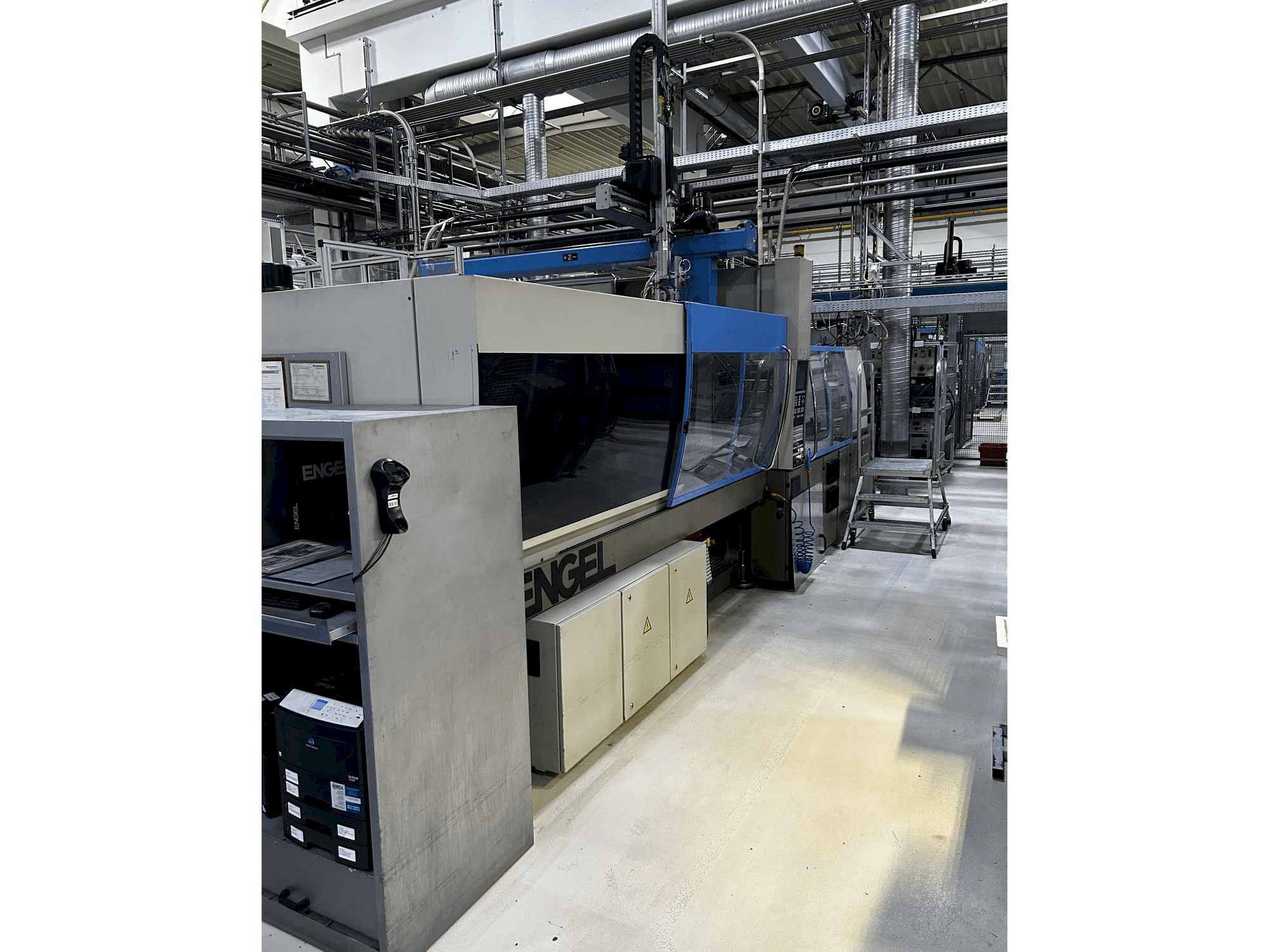 Linke Seitenansicht der Engel VICTORY 1050/220 Maschine