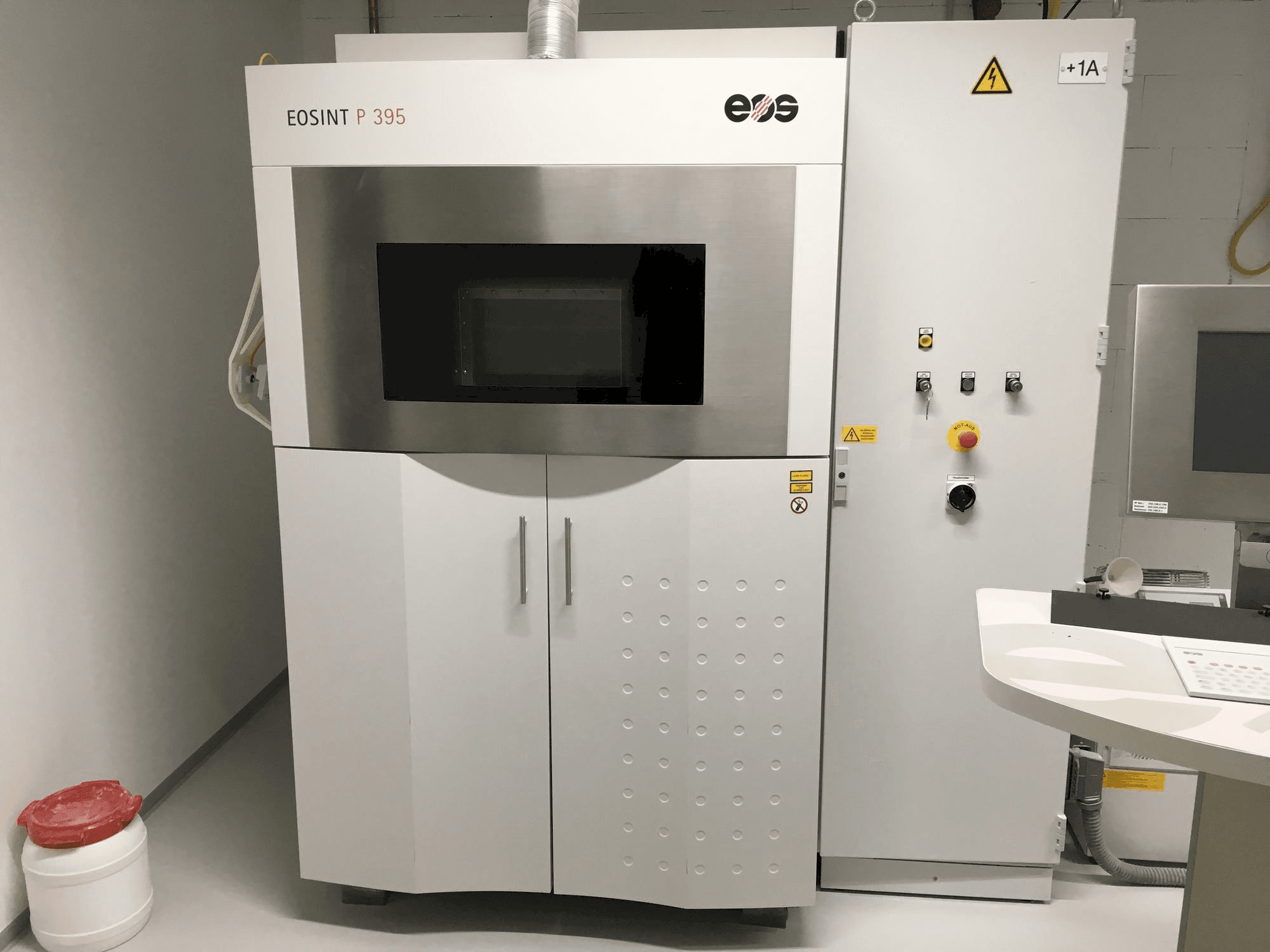 Frontansicht der EOS EOSINT P 395 Maschine