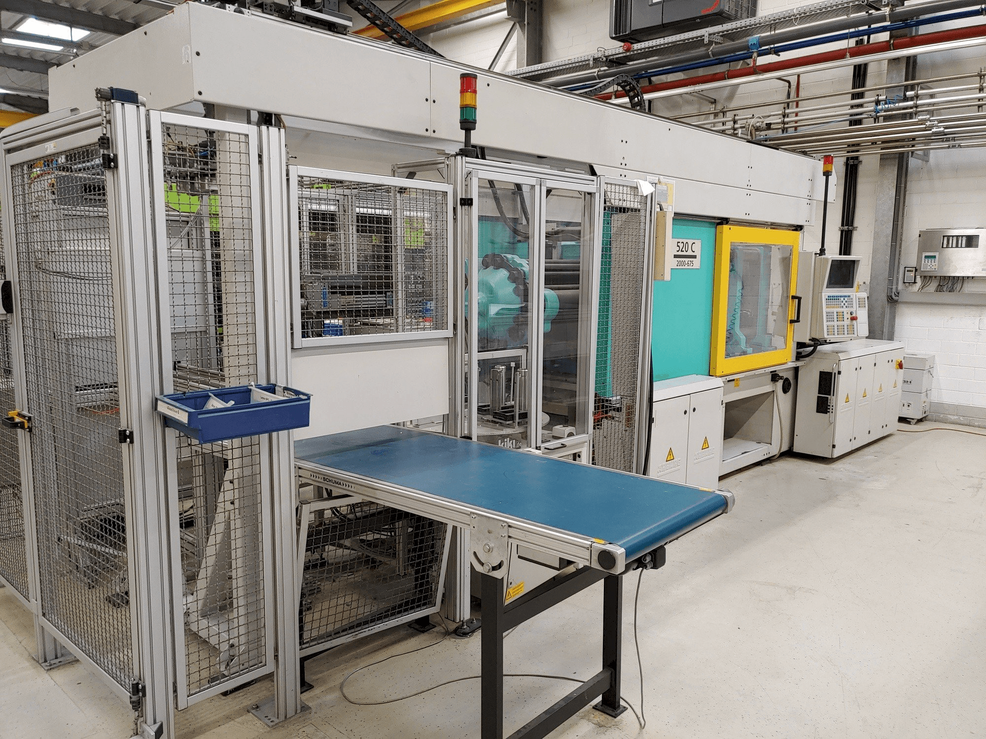 Frontansicht der Arburg Allrounder 520 C 2000-675 Maschine