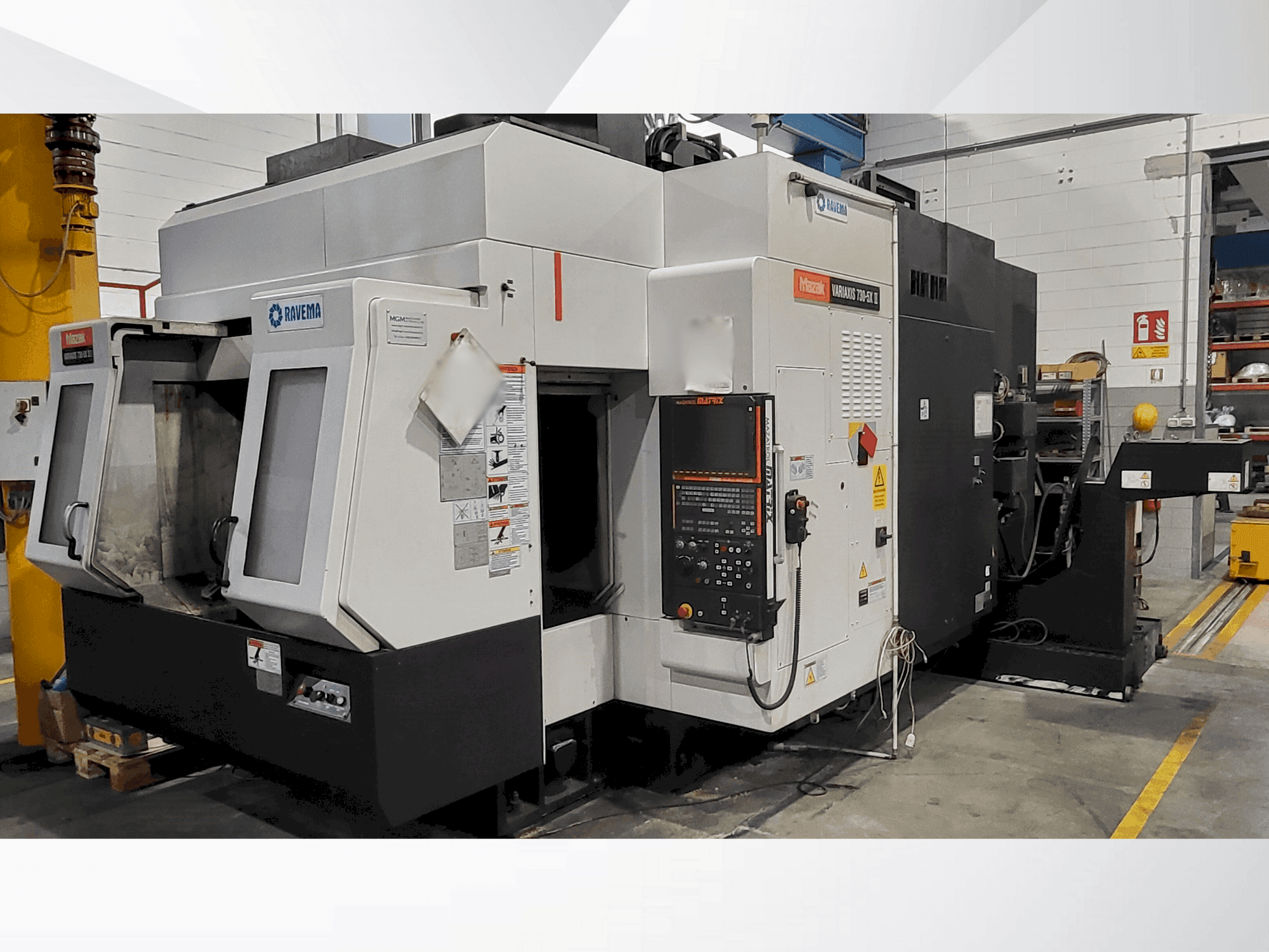 Frontansicht der Mazak VARIAXIS 730 II 5X Maschine