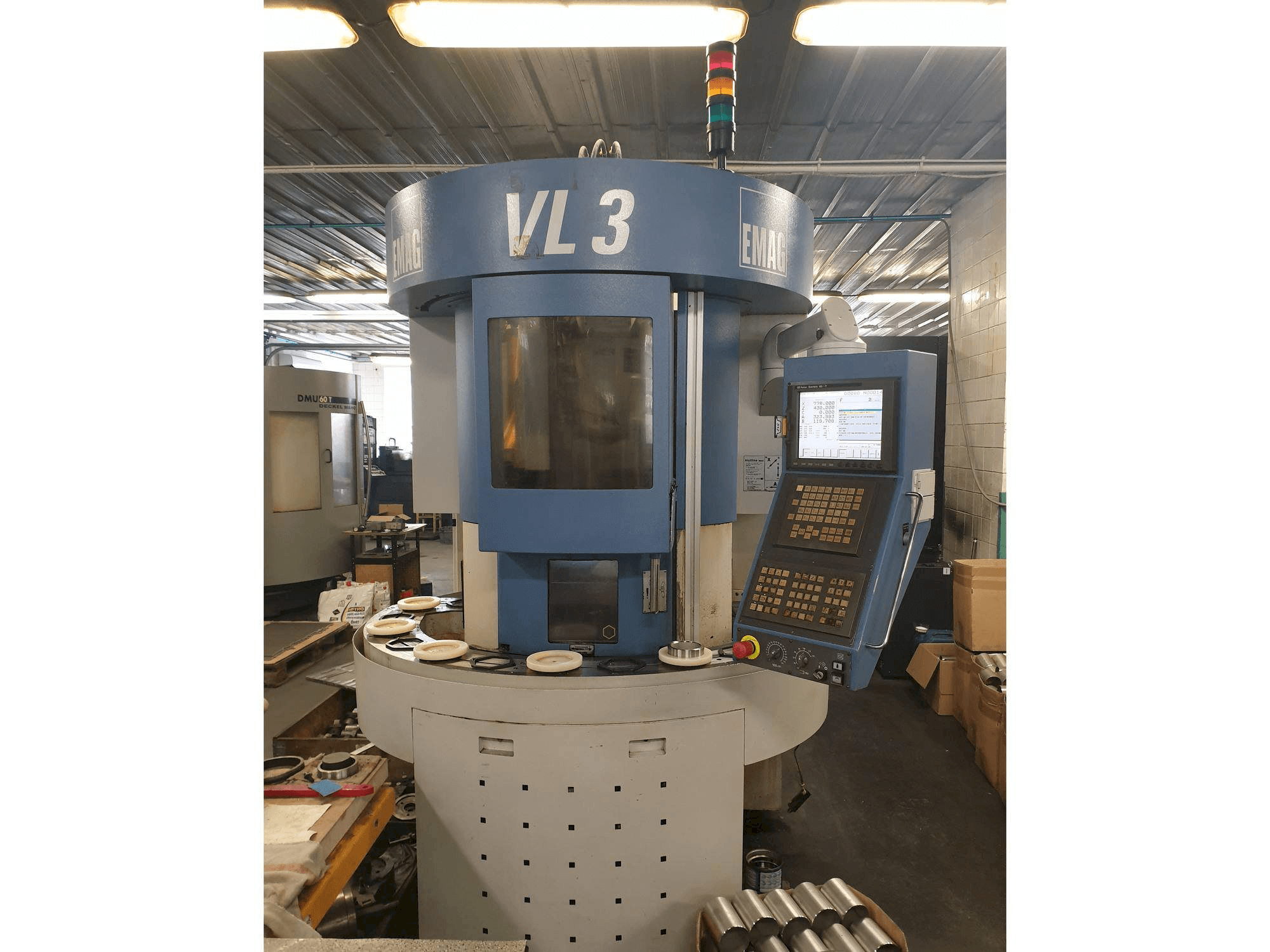 Frontansicht der EMAG VL 3 Maschine
