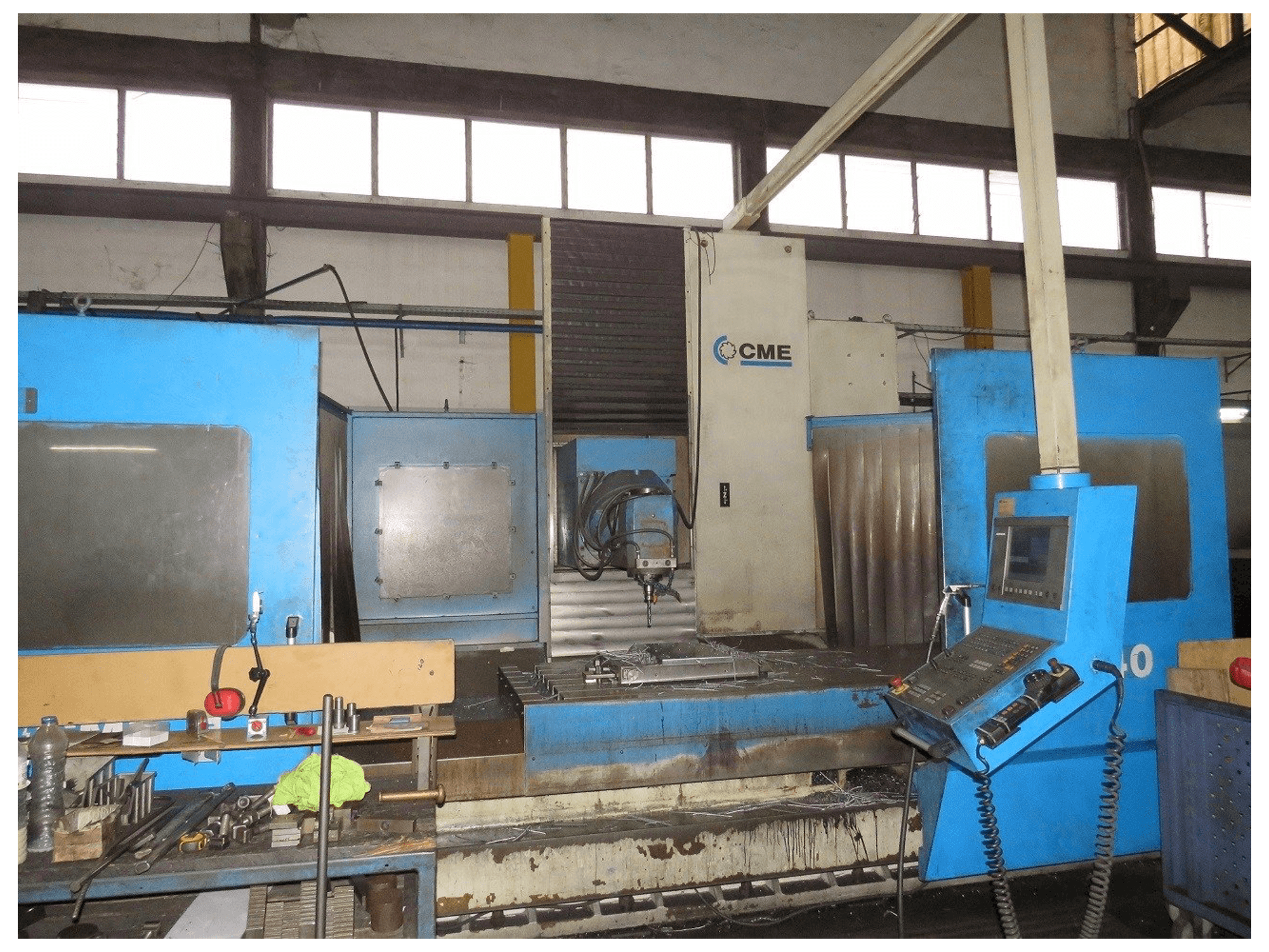 Frontansicht der CME HZ40 Maschine