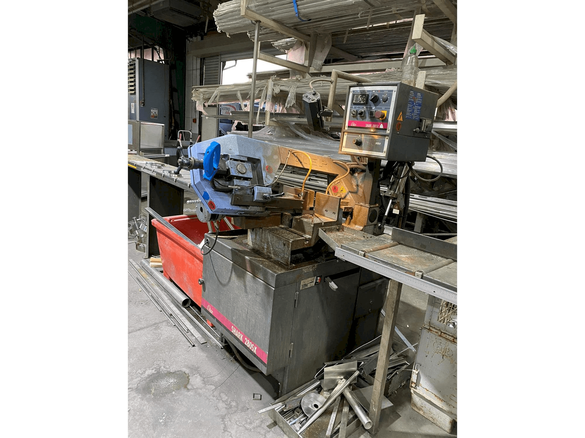 Frontansicht der Nisshinbo MAP-750 Maschine