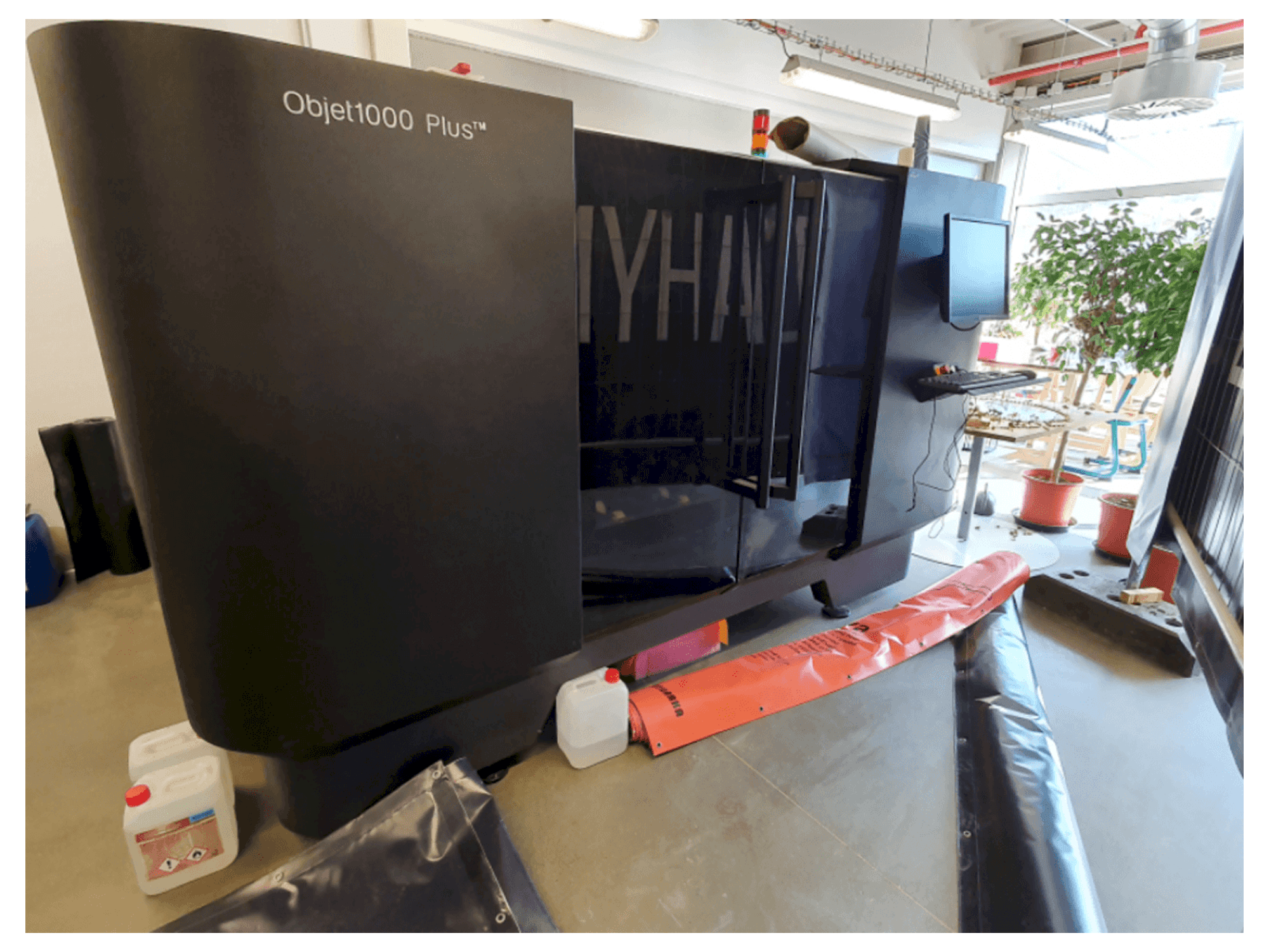 Frontansicht der Stratasys Objet 1000 Plus Maschine