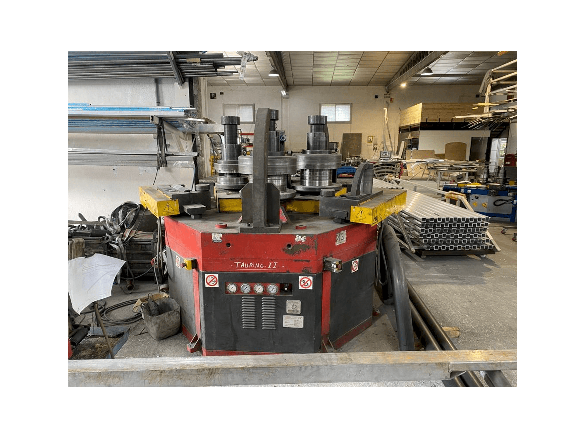 Frontansicht der Tauring Alfa 200 Maschine