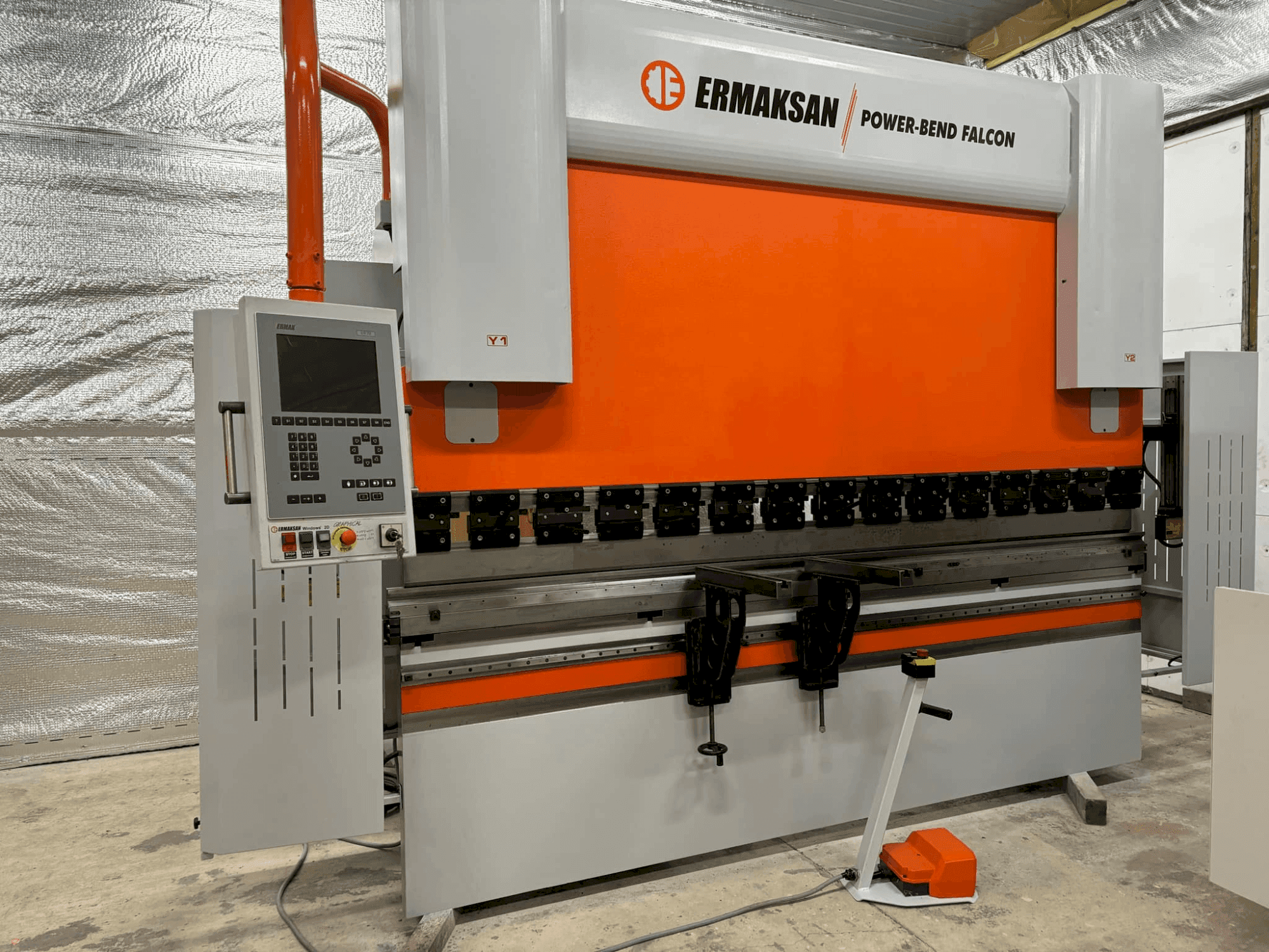 Frontansicht der ERMAKSAN POWER-BEND FALCON 3100X175 Maschine