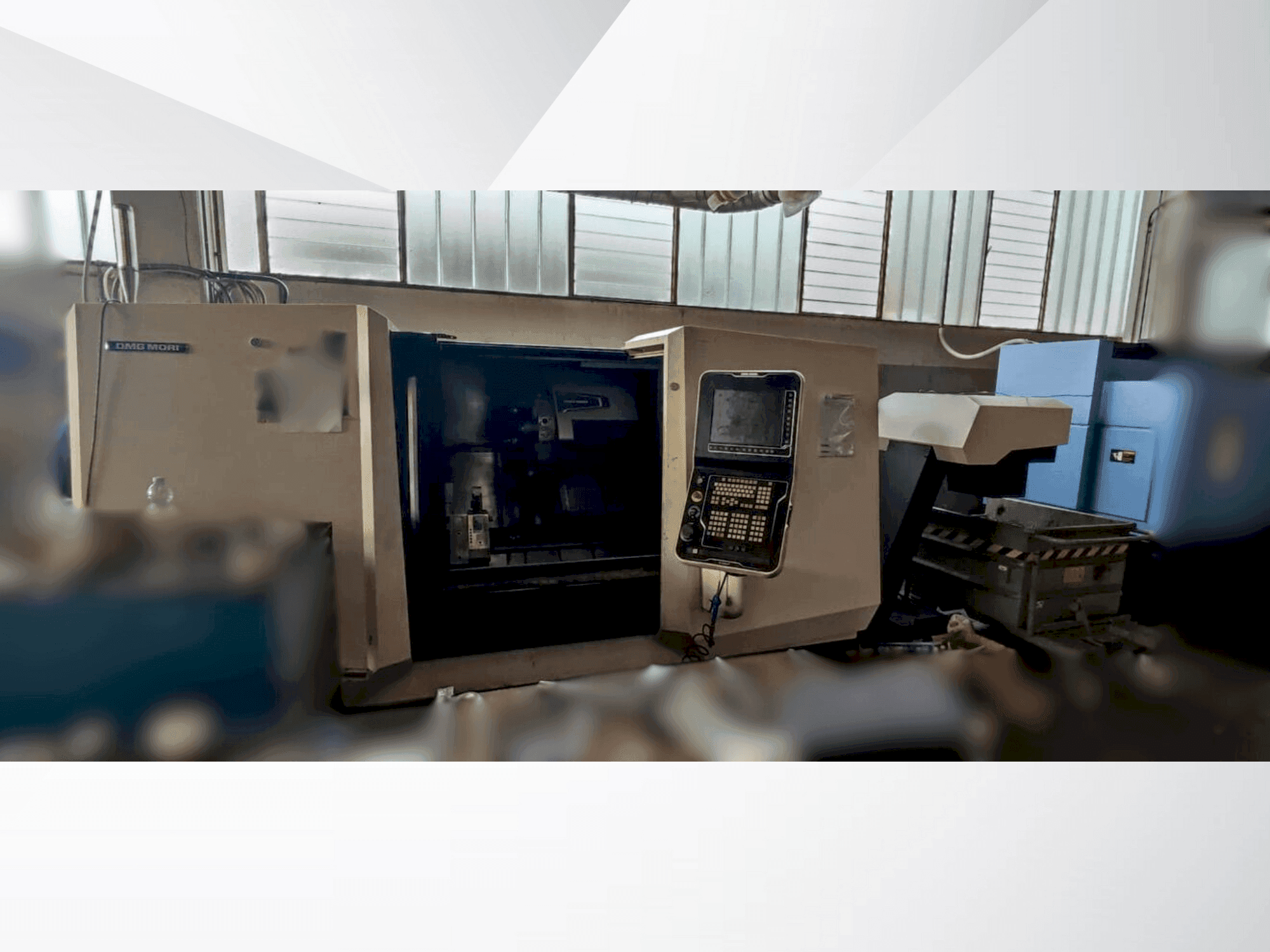 Frontansicht der DMG MORI CLX 550 Maschine