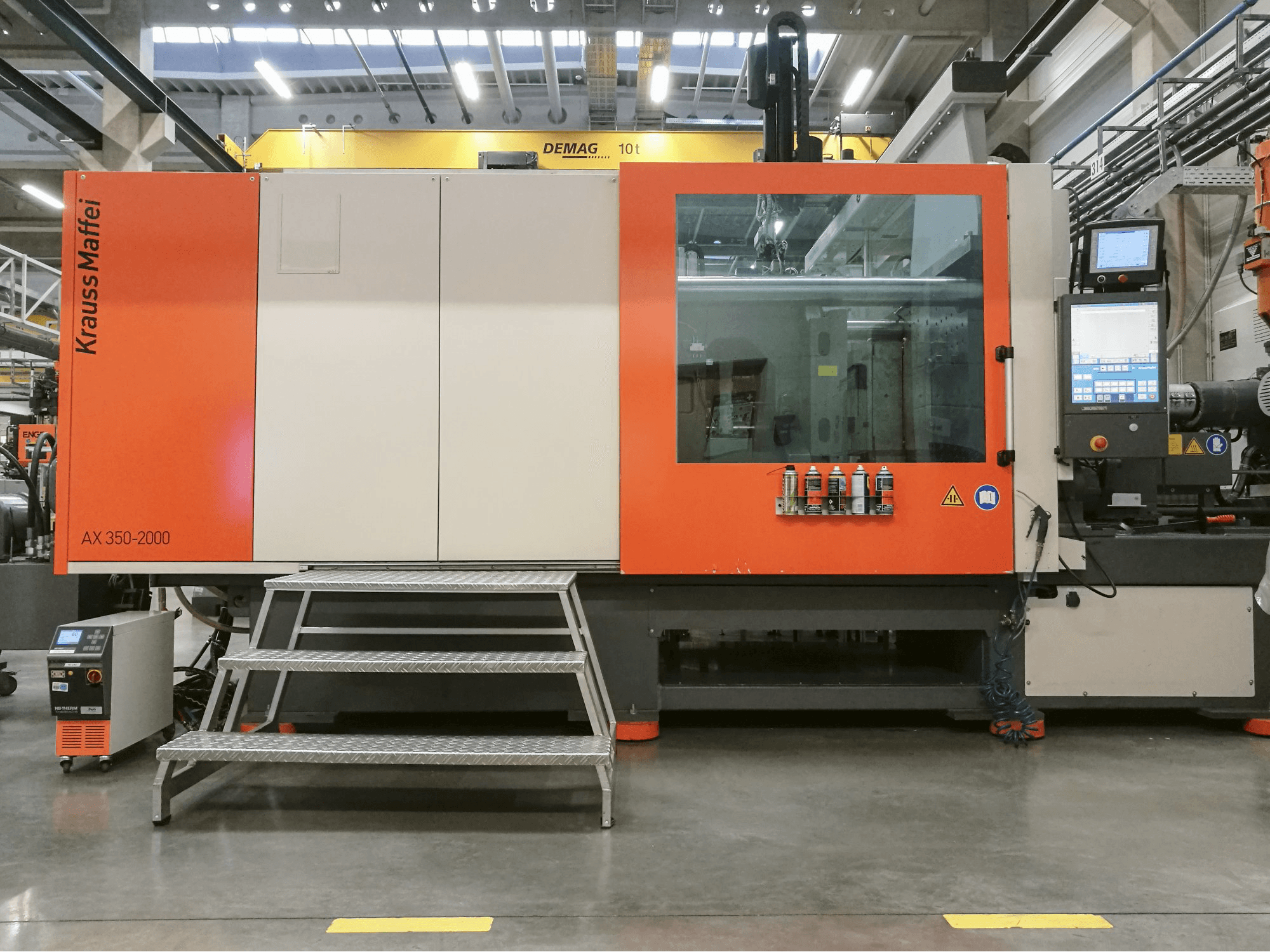 Vorderansicht der Krauss Maffei 350-2000 AX Maschine