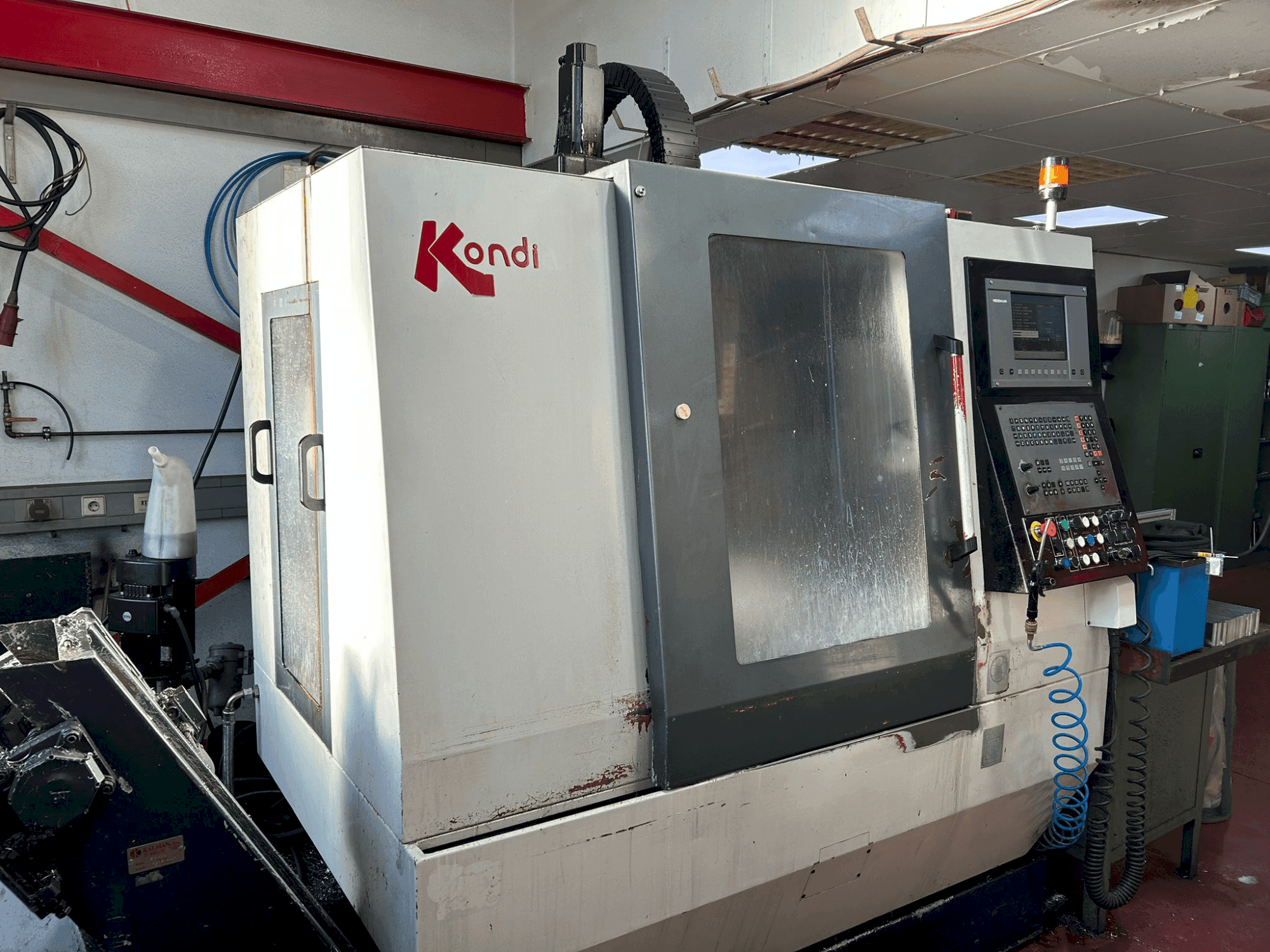 Frontansicht der KONDIA B-640 Maschine