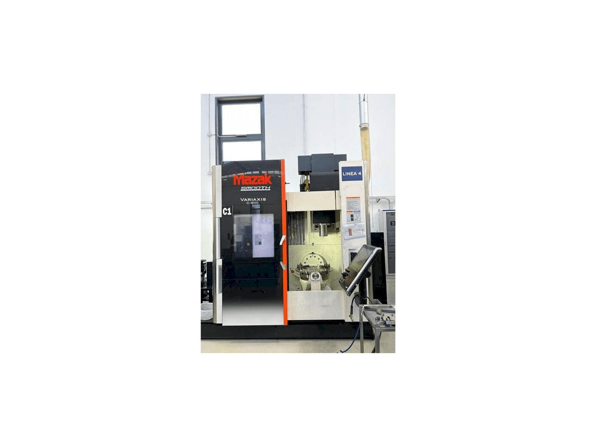 Frontansicht der Mazak VARIAXIS C 600 Maschine