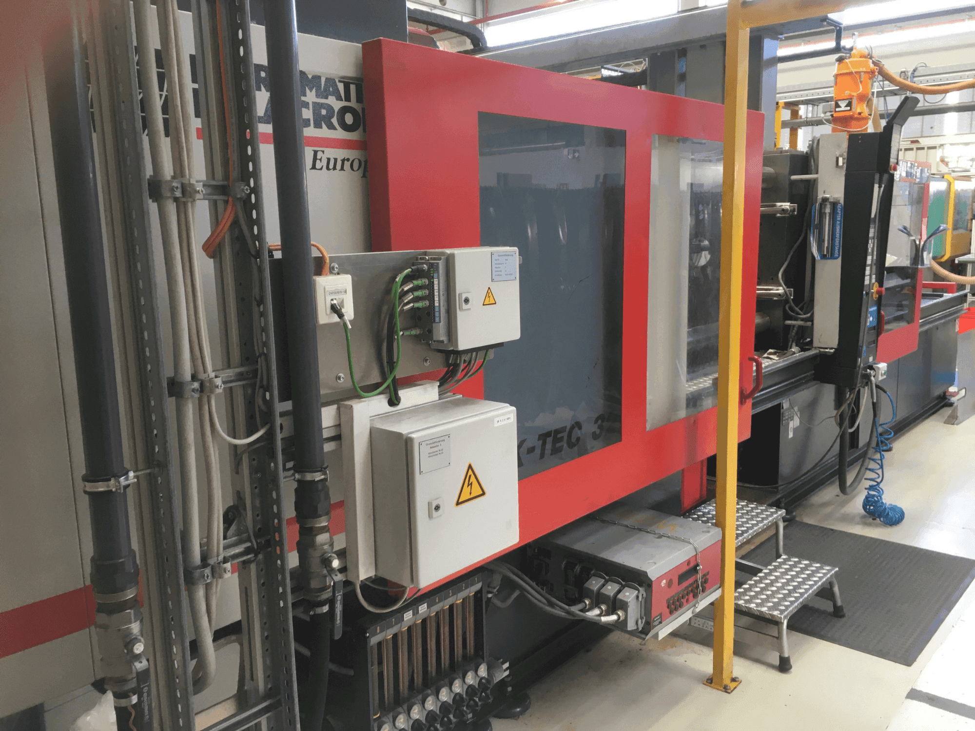 Frontansicht der FERROMATIK K-TEC 320 S Maschine