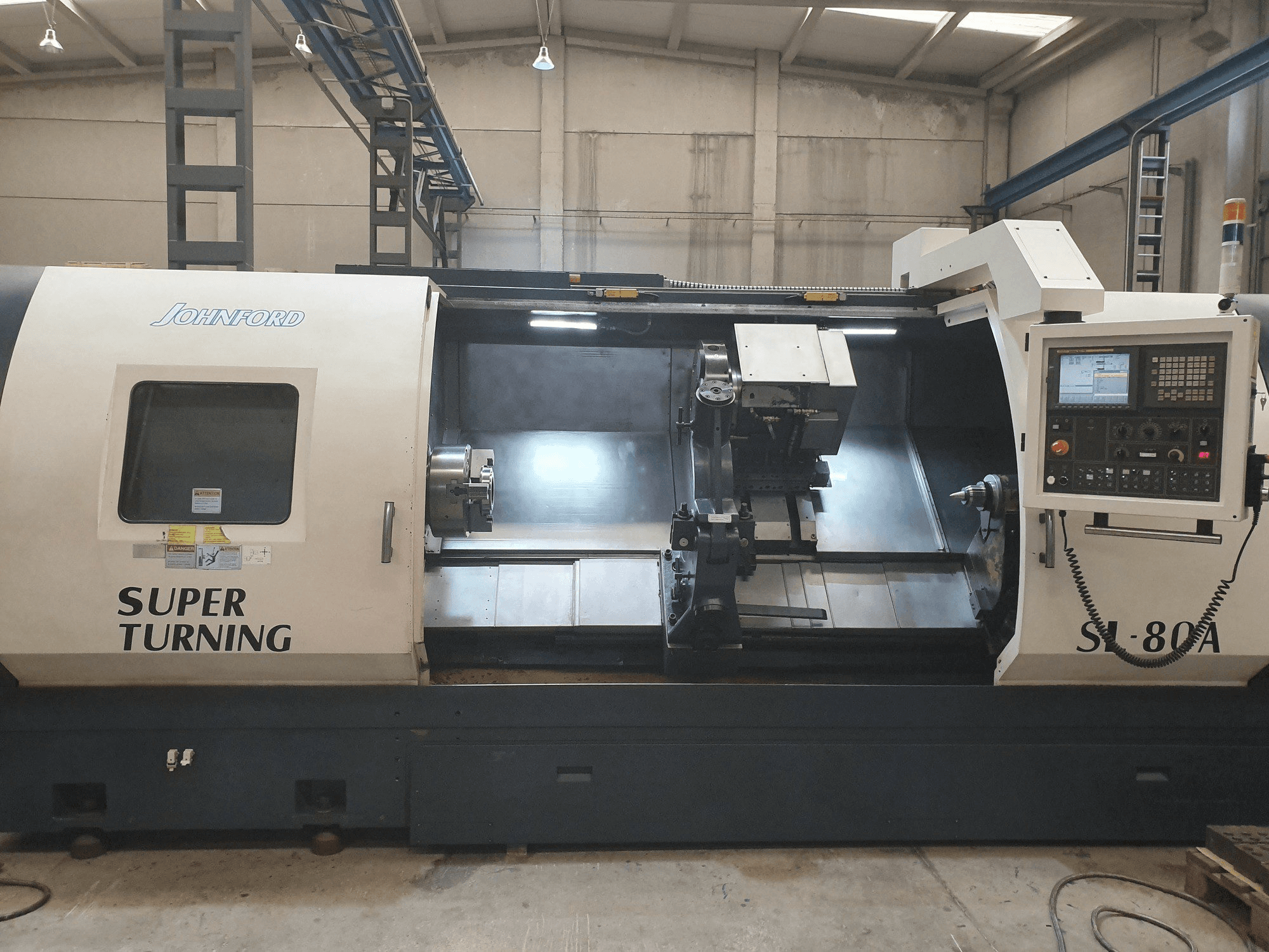 Frontansicht der Johnford SL-80A Maschine