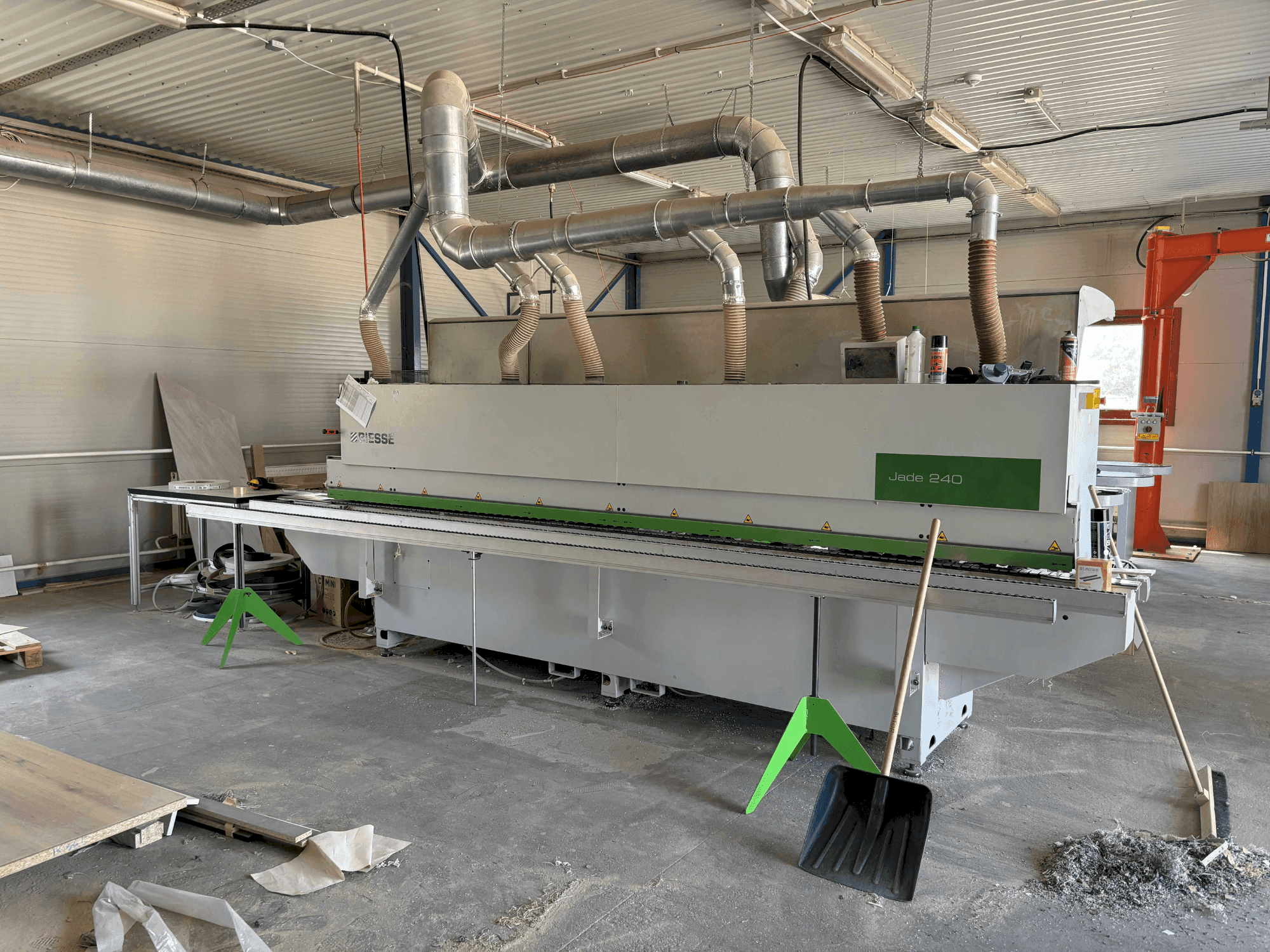 Frontansicht der BIESSE Jade 240 Maschine