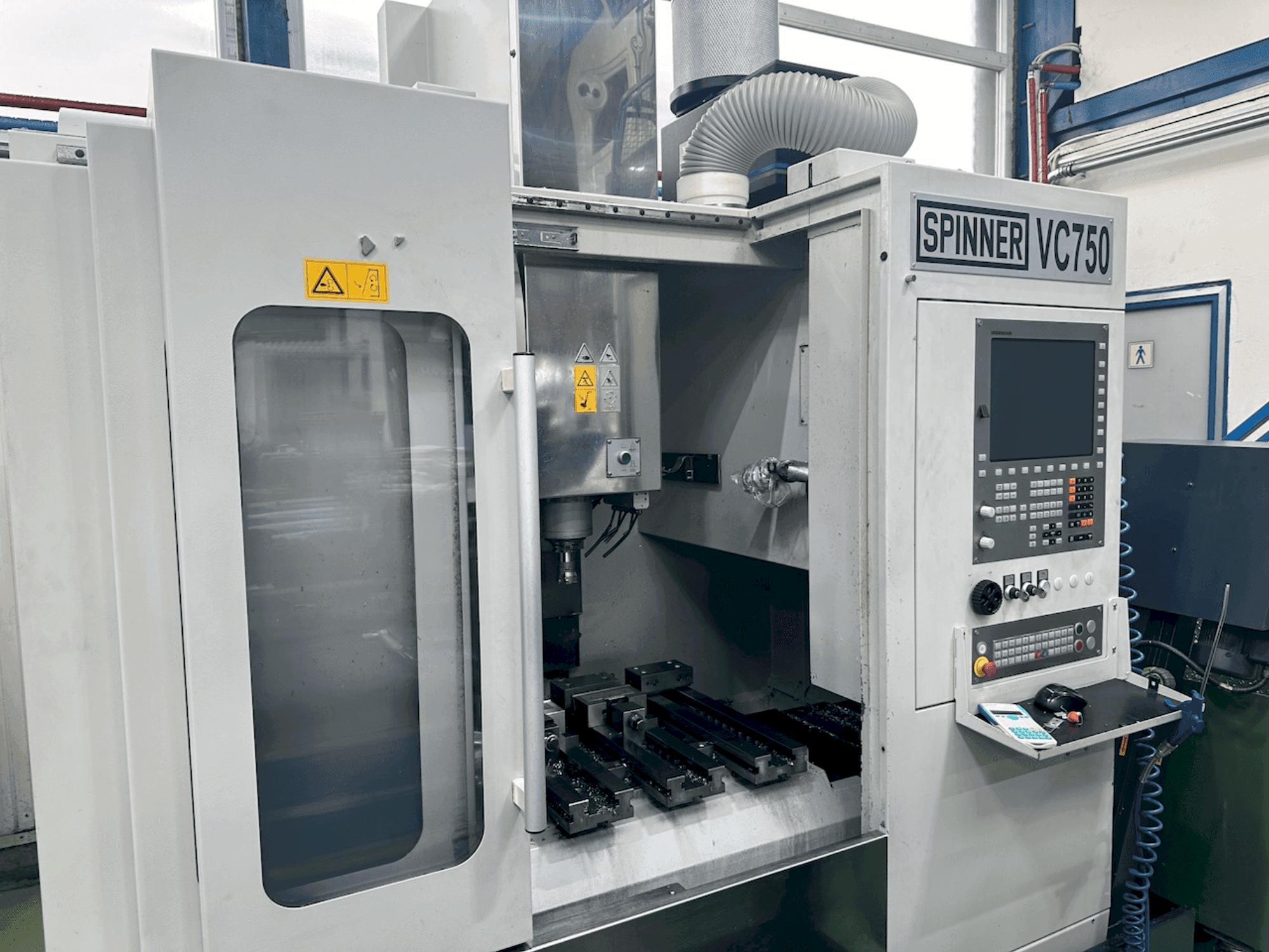 Frontansicht der SPINNER VC 750 Maschine