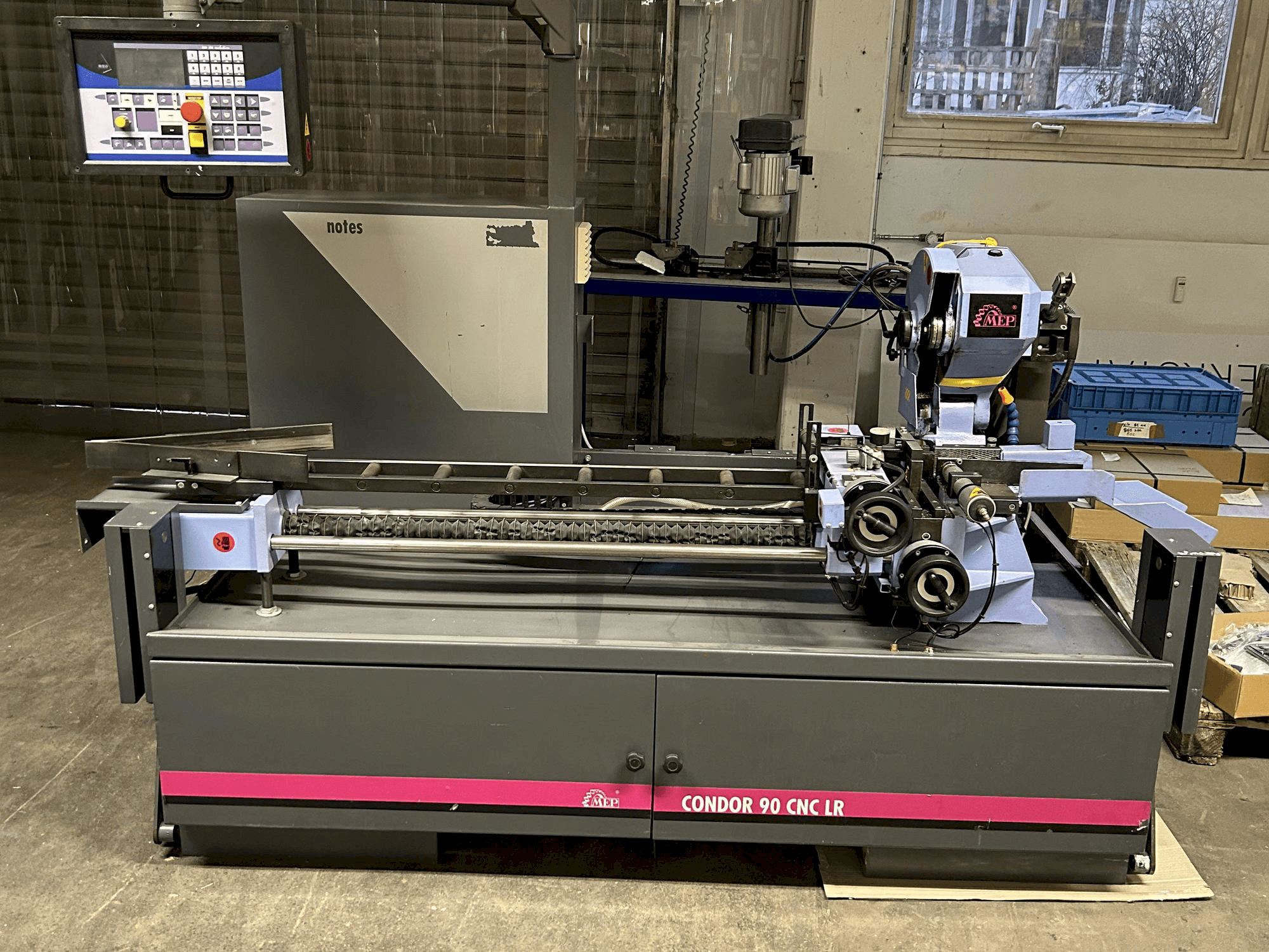 Frontansicht der MEP Condor 90 CNC LR Maschine