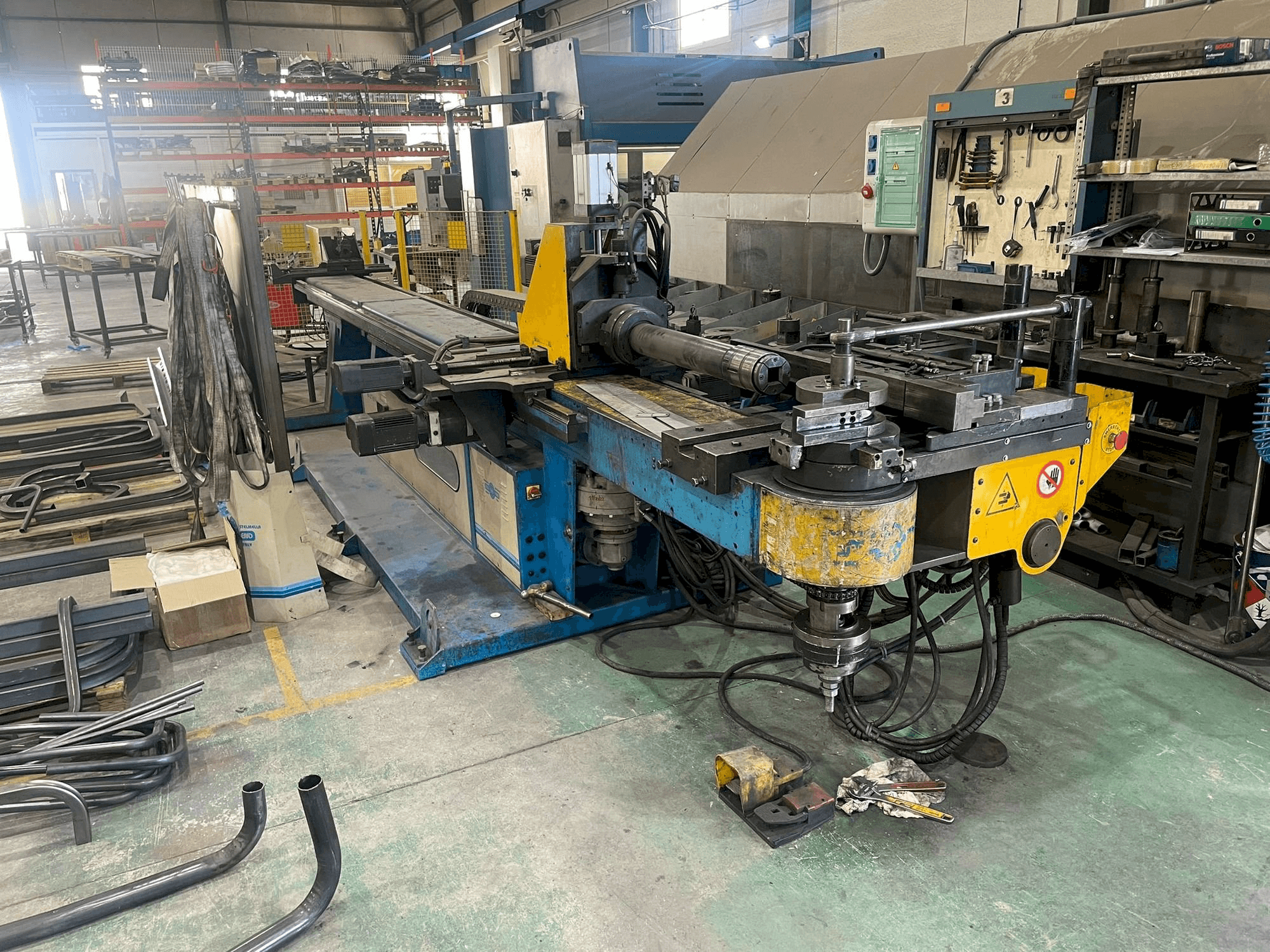 Frontansicht der STAR-BEND STAR 800 CN6/GEN/L Maschine