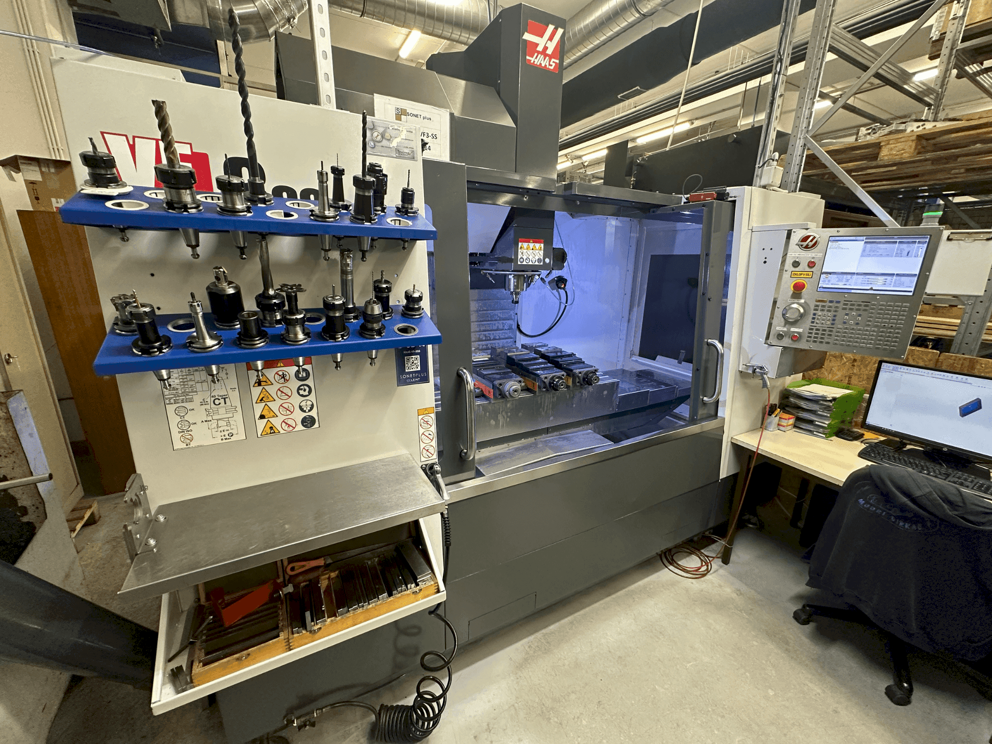 Frontansicht der HAAS VF-3SS Maschine