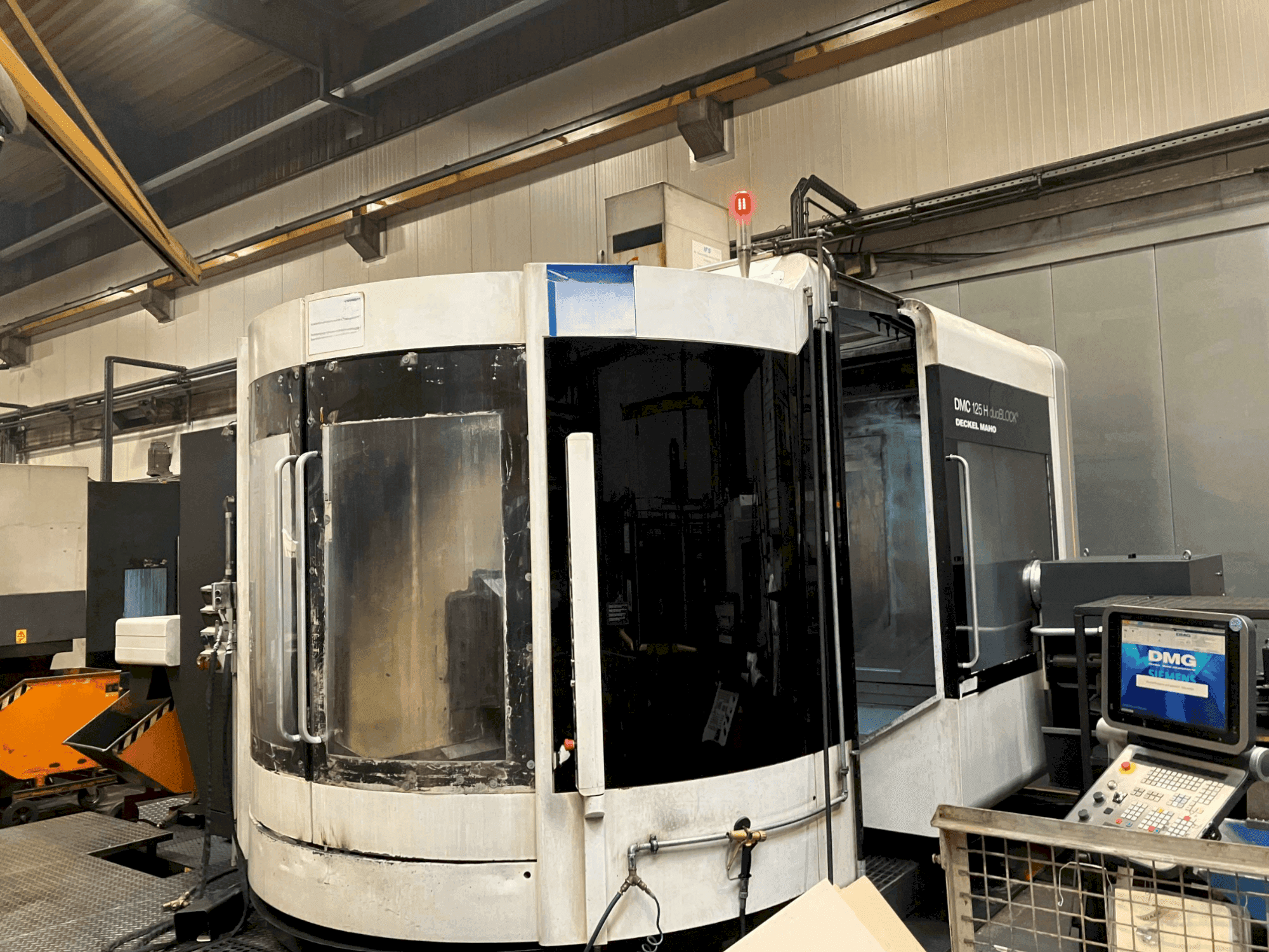 Frontansicht der DECKEL DMC 125 H duoBlock Maschine