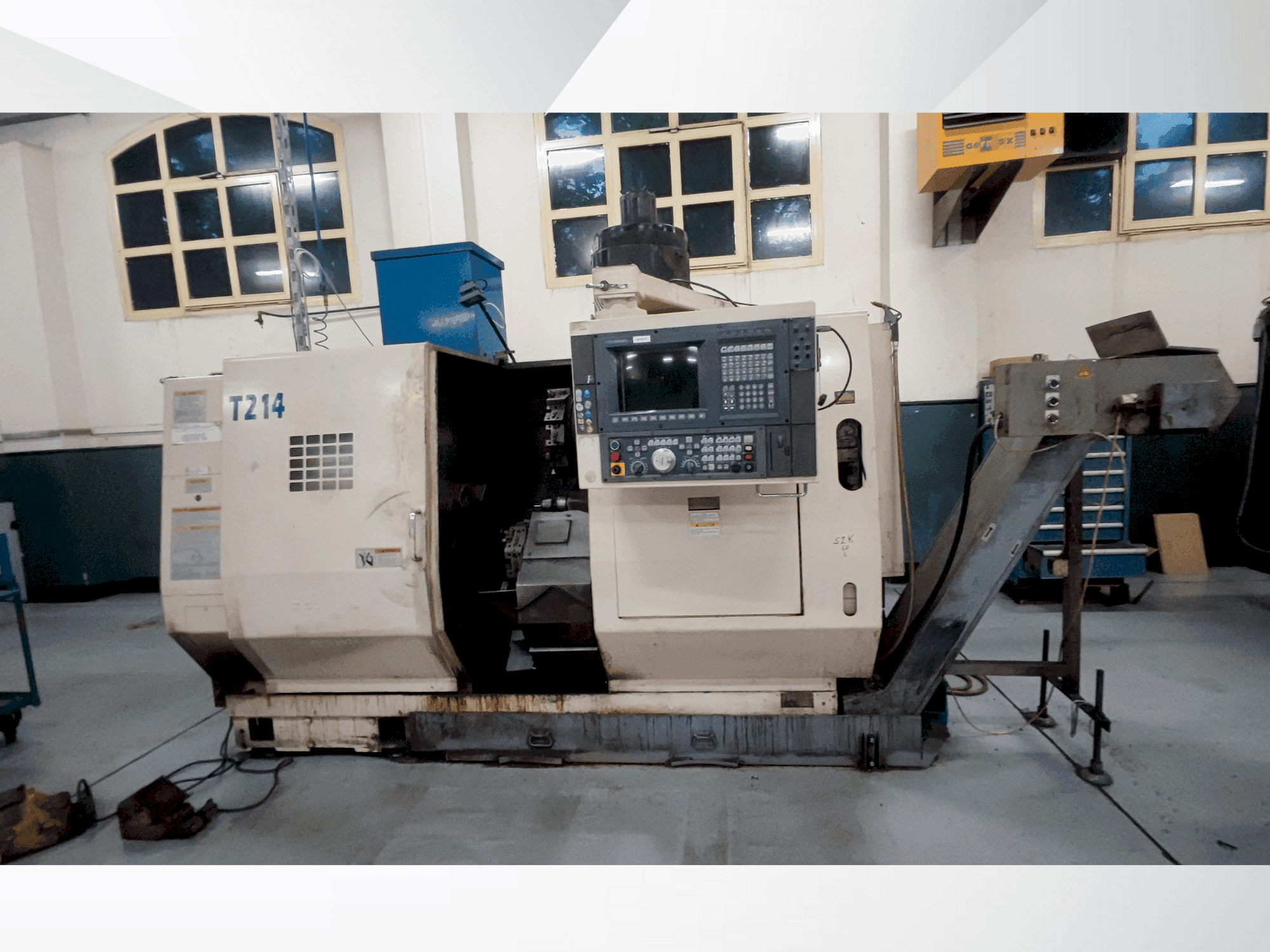 Frontansicht der Okuma LU 15 Maschine