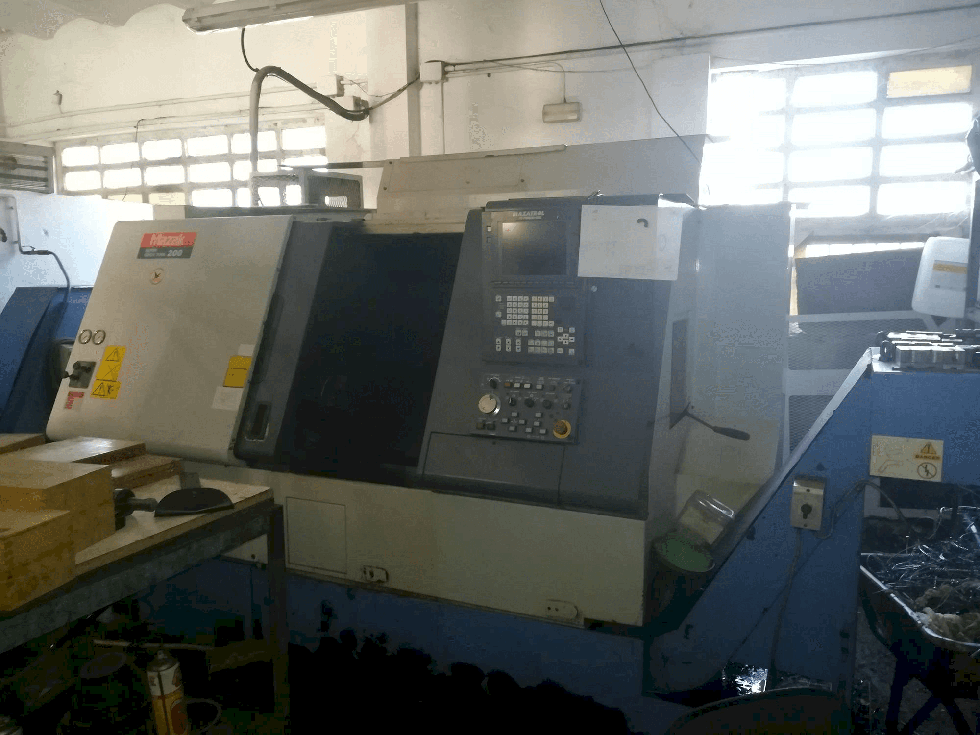 Frontansicht der Mazak Super Quick Turn 200 Maschine